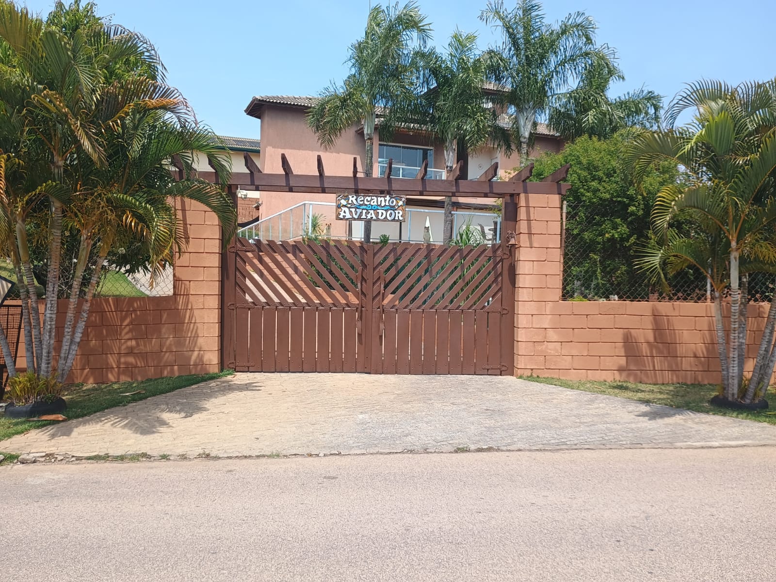 Sobrado 3 dormitórios e Piscina a Venda no Condomínio Horizonte Azul 2