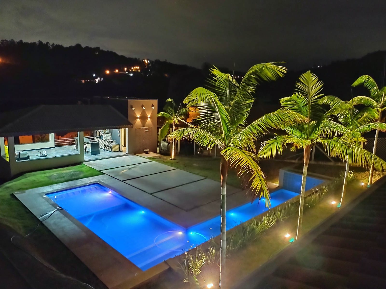 Casa a Venda no Condomínio Jardim do Ribeirão 2