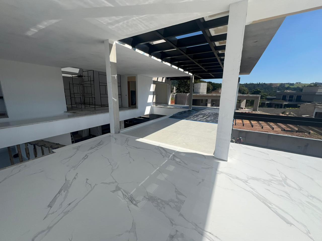 Casa de Alto Padrão a Venda no Condomínio Fazenda Serra Azul 