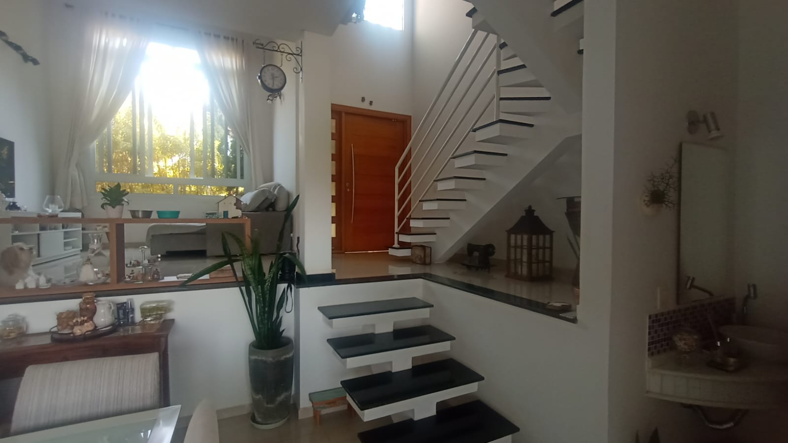Sobrado com 3 Suítes, Piscina e Espaço Gourmet a Venda no Horizonte Azul 1 