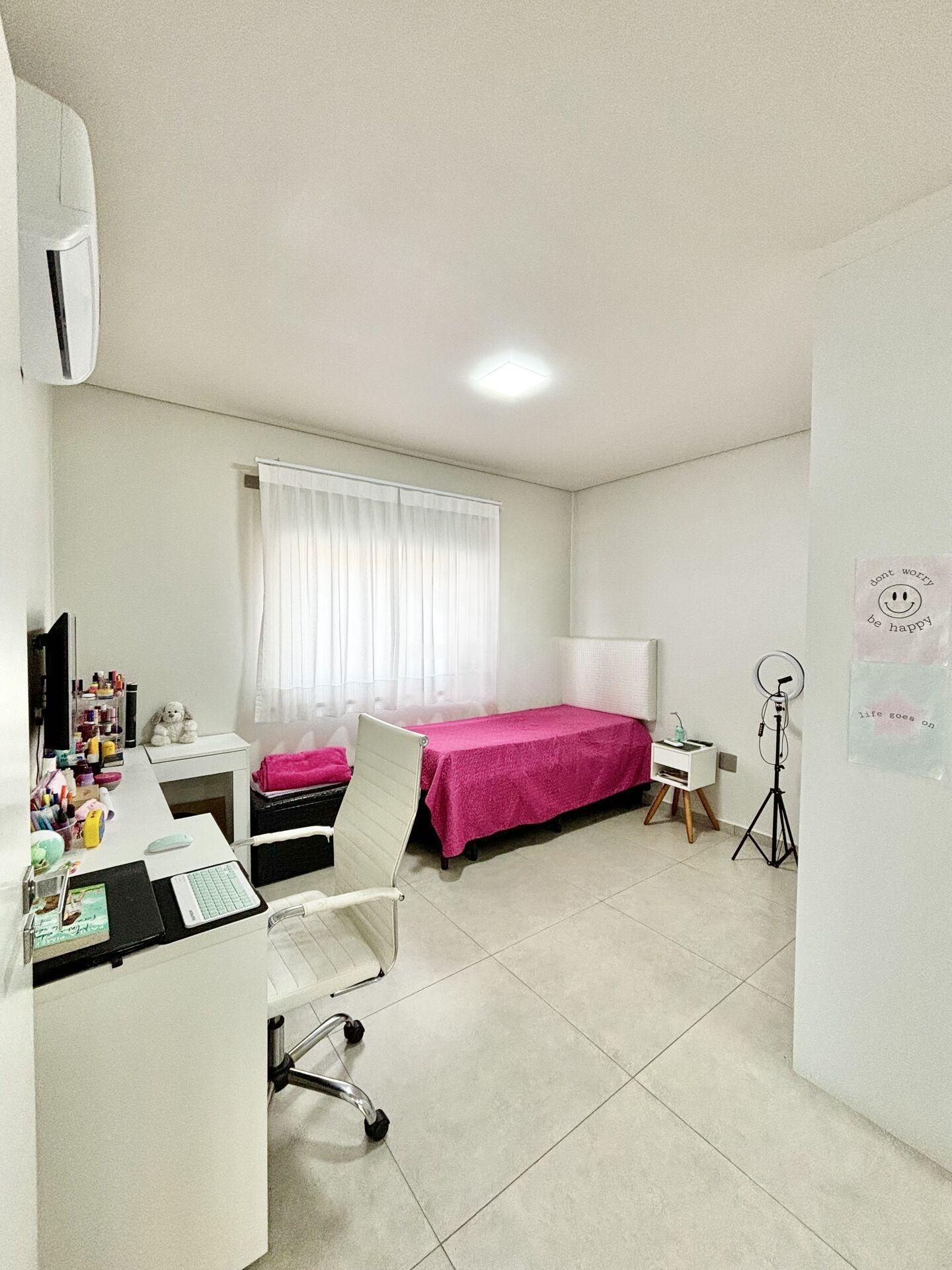 Sobrado em Condomínio com 4 suítes  -  Itupeva-SP