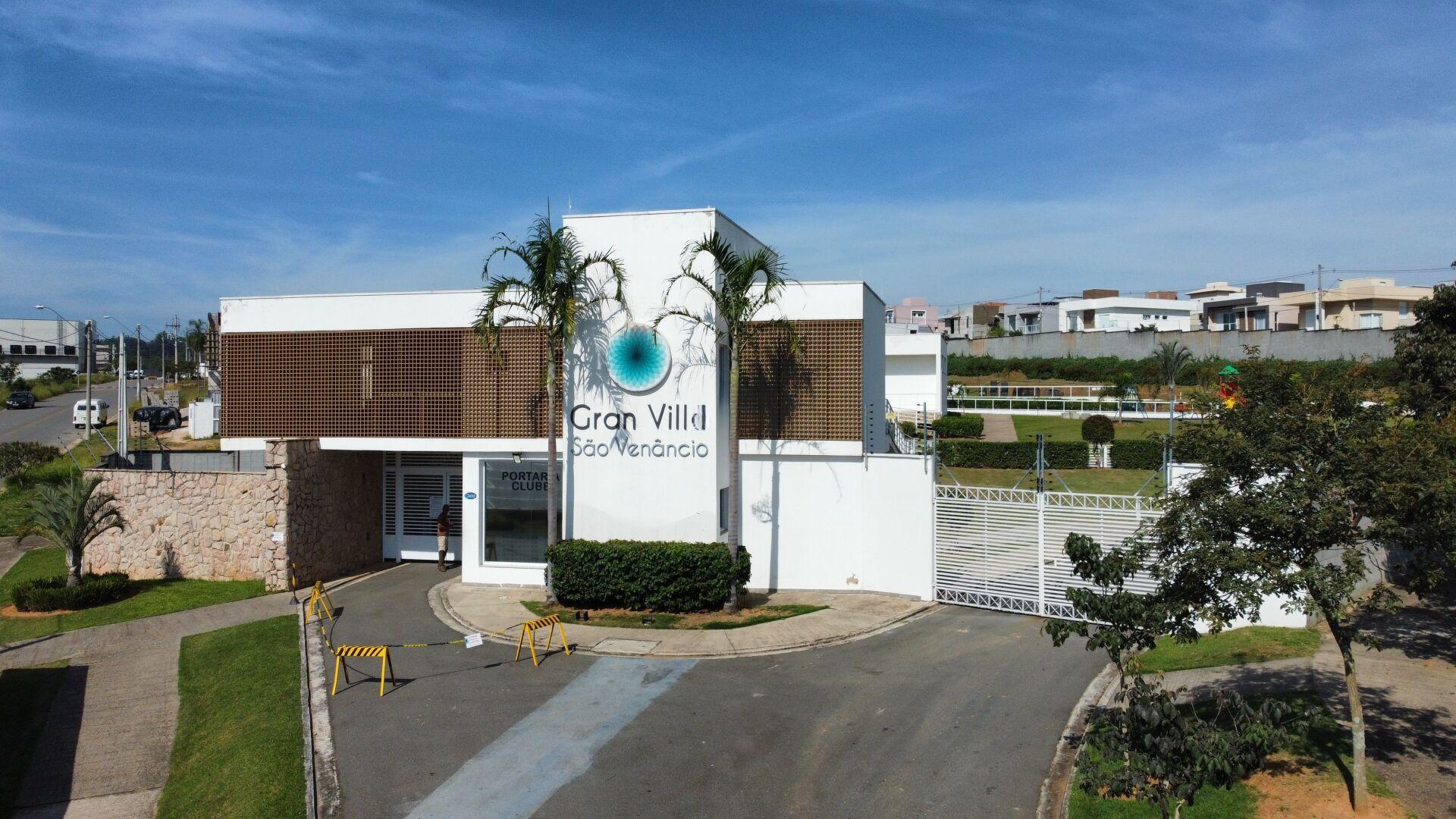 Sobrado em Condomínio com 4 suítes  -  Itupeva-SP