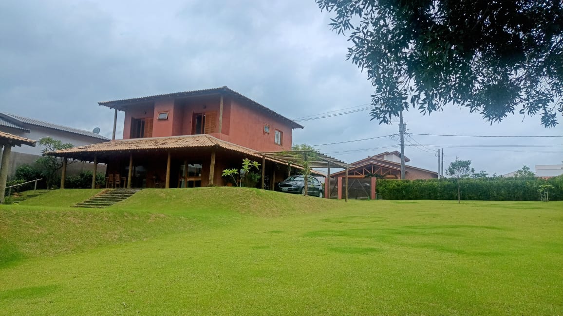 Sobrado com 4 suítes a venda no Condomínio Horizonte Azul 2
