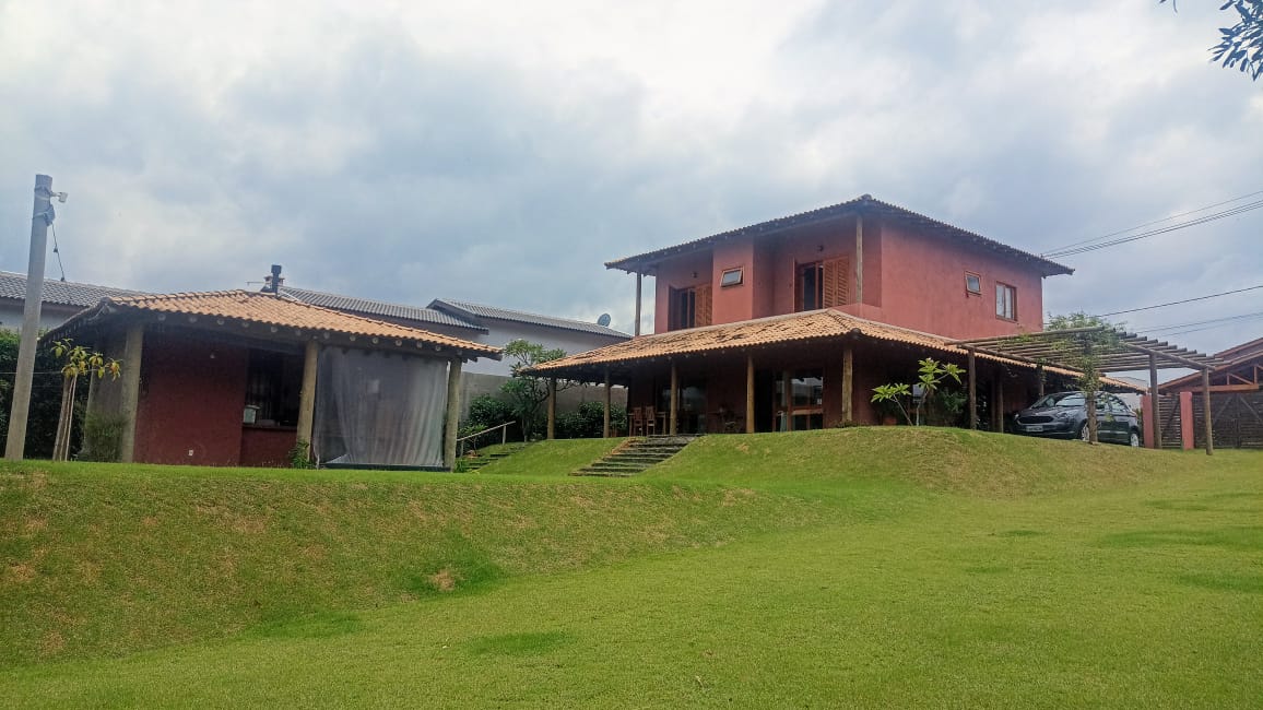 Sobrado com 4 suítes a venda no Condomínio Horizonte Azul 2