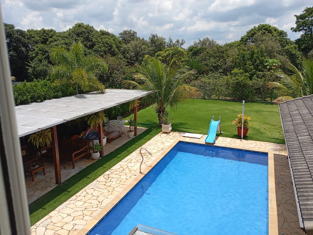 Sobrado 3 dormitórios, suíte e piscina a venda  no Horizonte Azul 2  