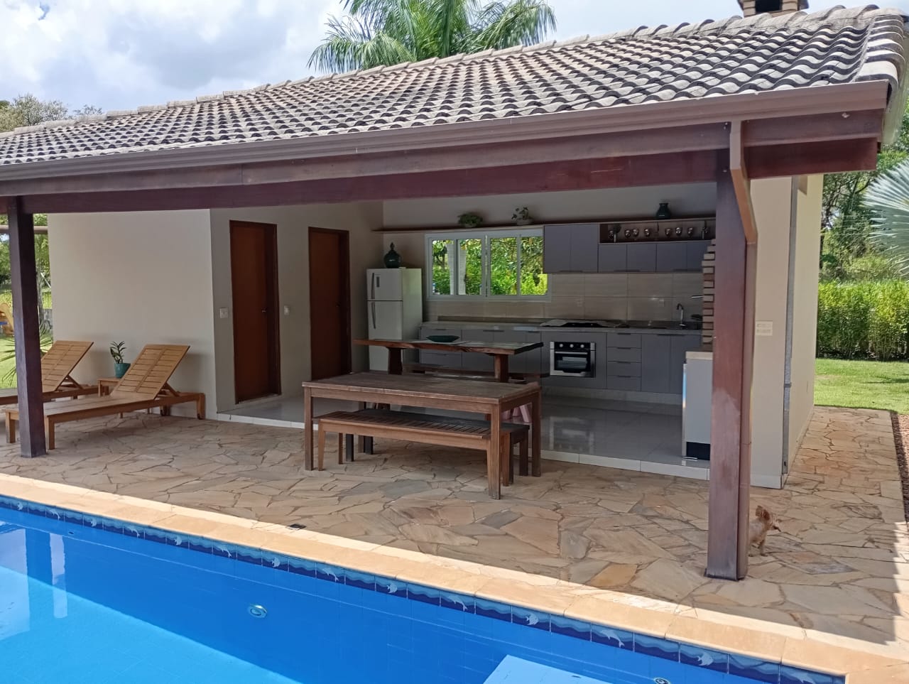 Sobrado 3 dormitórios, suíte e piscina a venda  no Horizonte Azul 2  