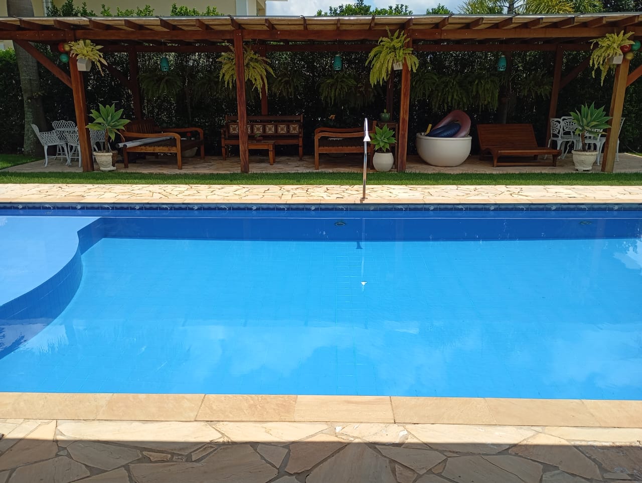 Sobrado 3 dormitórios, suíte e piscina a venda  no Horizonte Azul 2  