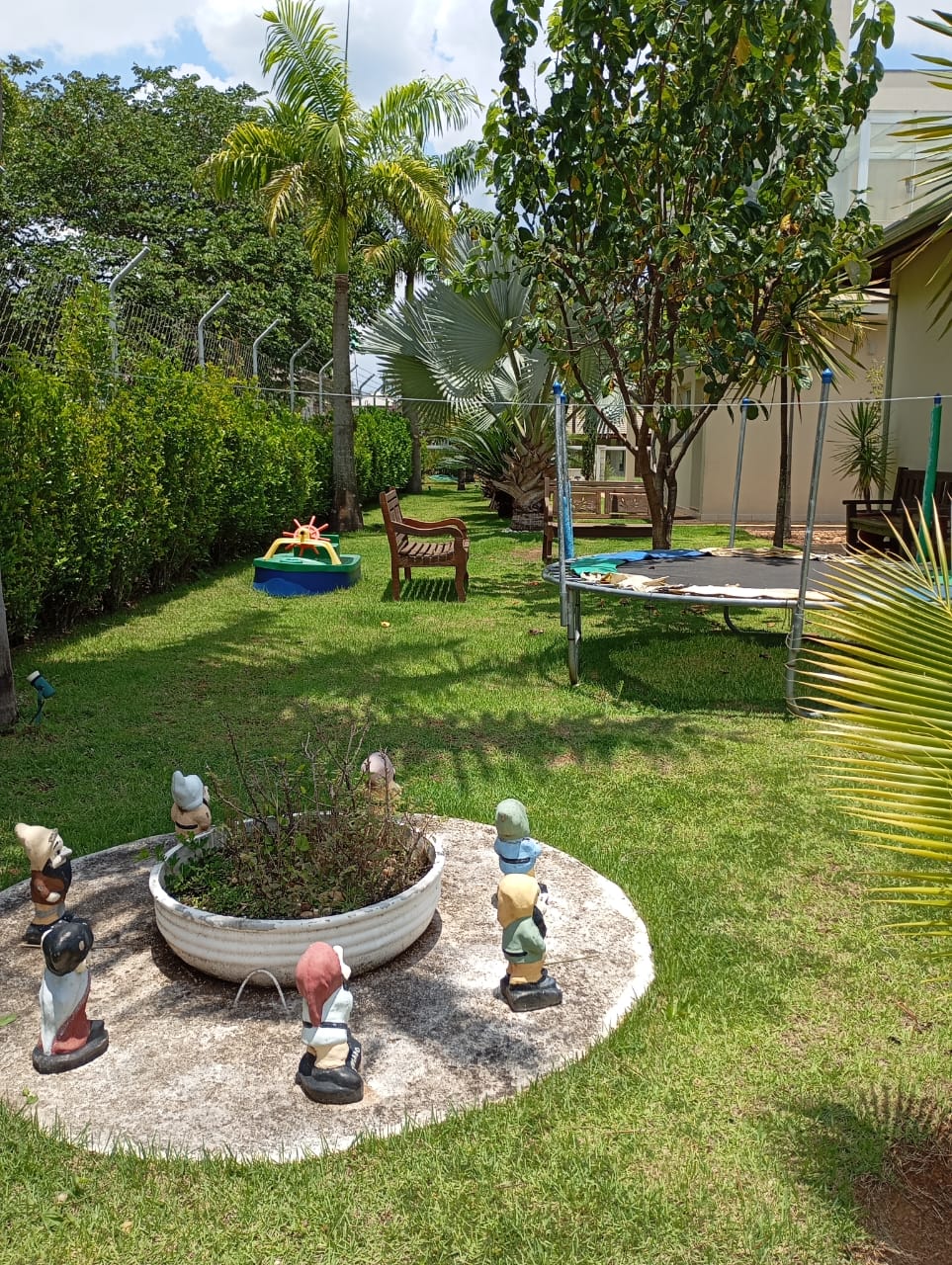 Sobrado 3 dormitórios, suíte e piscina a venda  no Horizonte Azul 2  