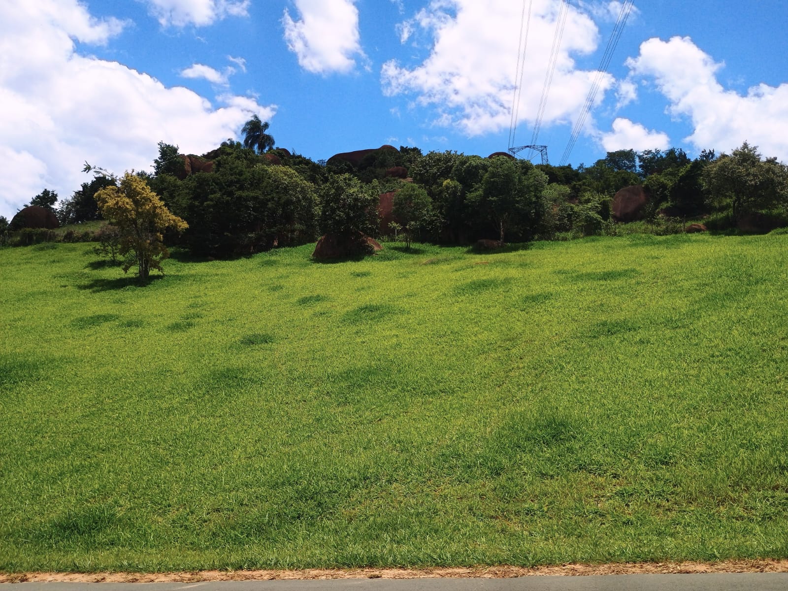 Lote de 1500 m² a venda no Condomínio Horizonte Azul 2