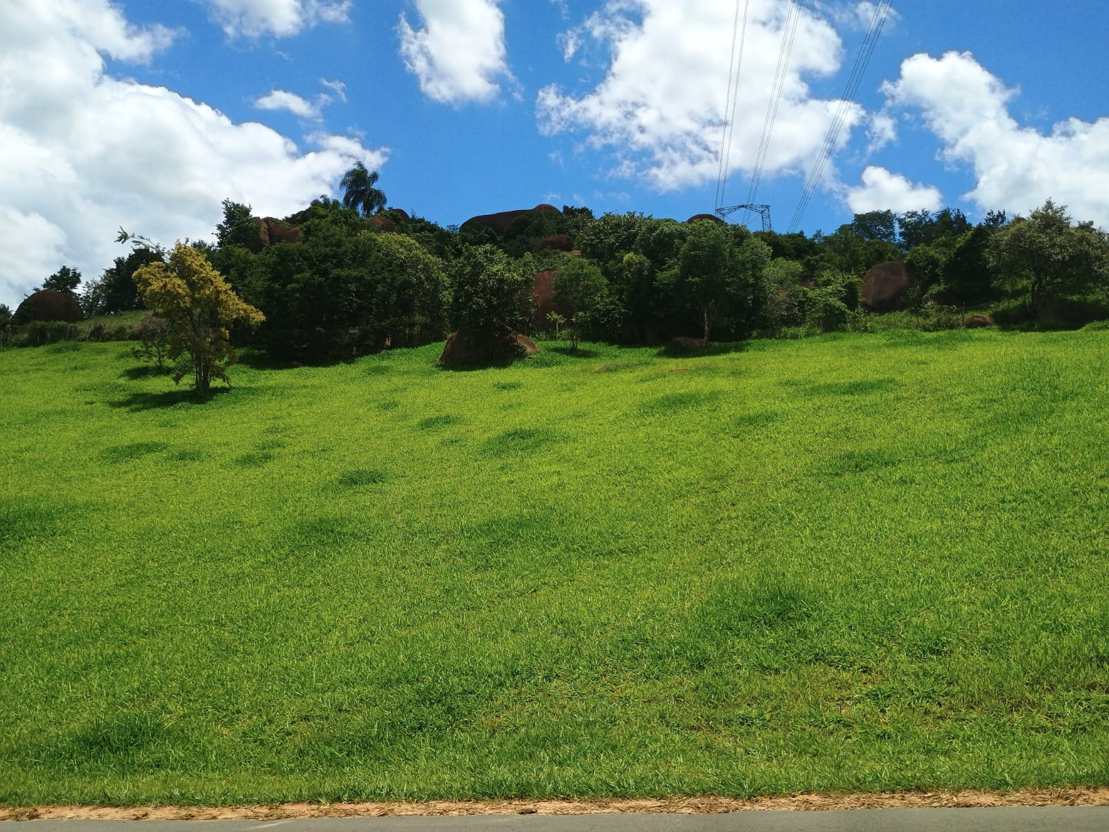 Lote de 1500 m² a venda no Condomínio Horizonte Azul 2