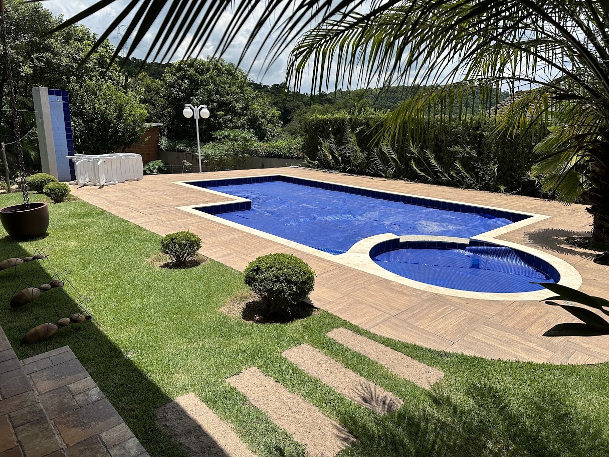 Sobrado 3 suítes e piscina a venda em Condomínio de Itupeva 