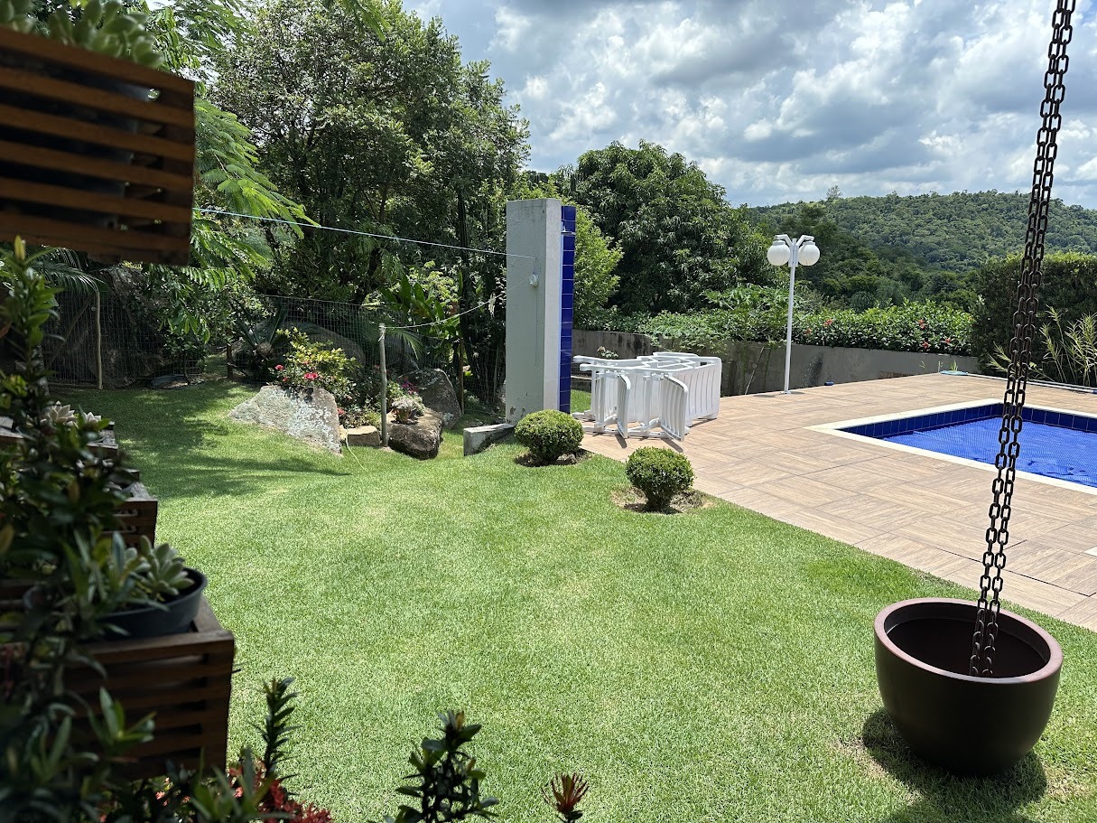 Sobrado 3 suítes e piscina a venda em Condomínio de Itupeva 