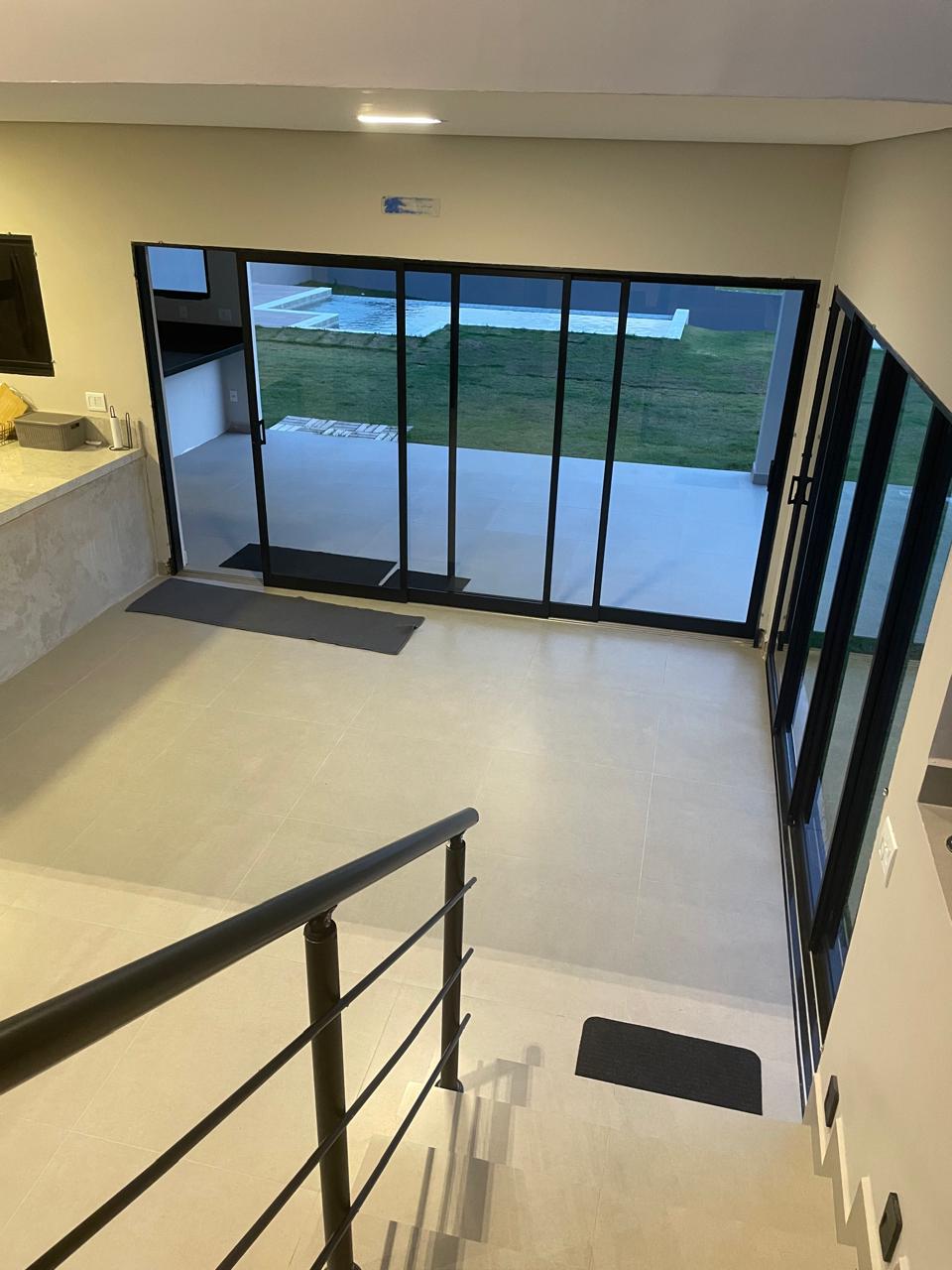Casa Moderna com Piscina Infinita e Vista Incrível no Green Park Vida Real!