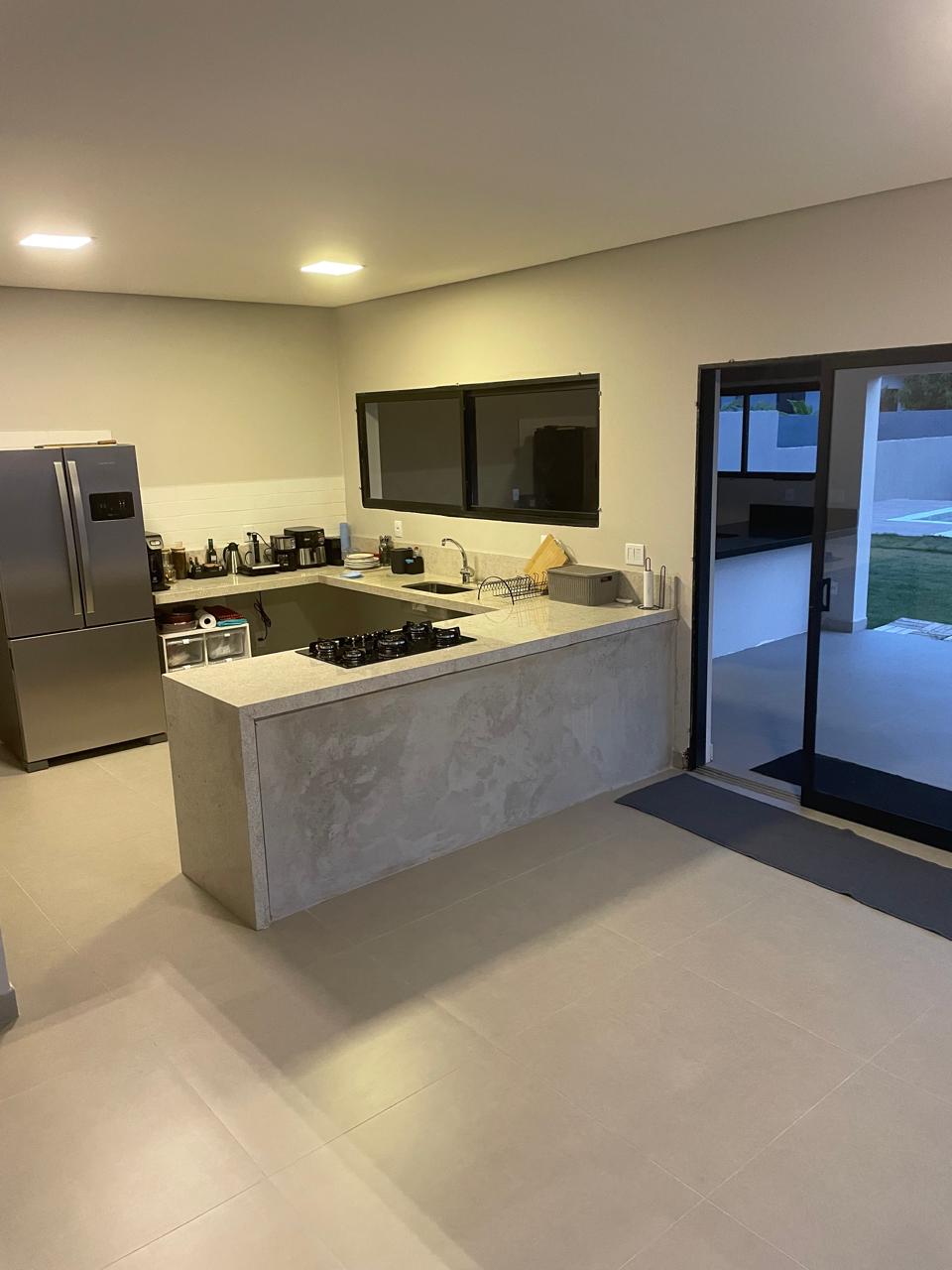 Casa Moderna com Piscina Infinita e Vista Incrível no Green Park Vida Real!