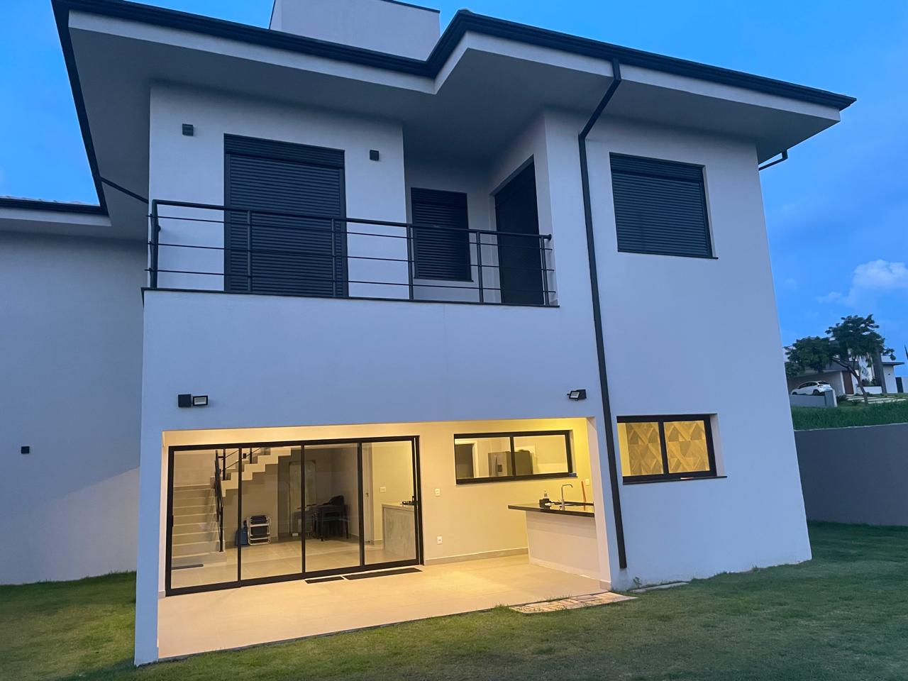 Casa Moderna com Piscina Infinita e Vista Incrível no Green Park Vida Real!