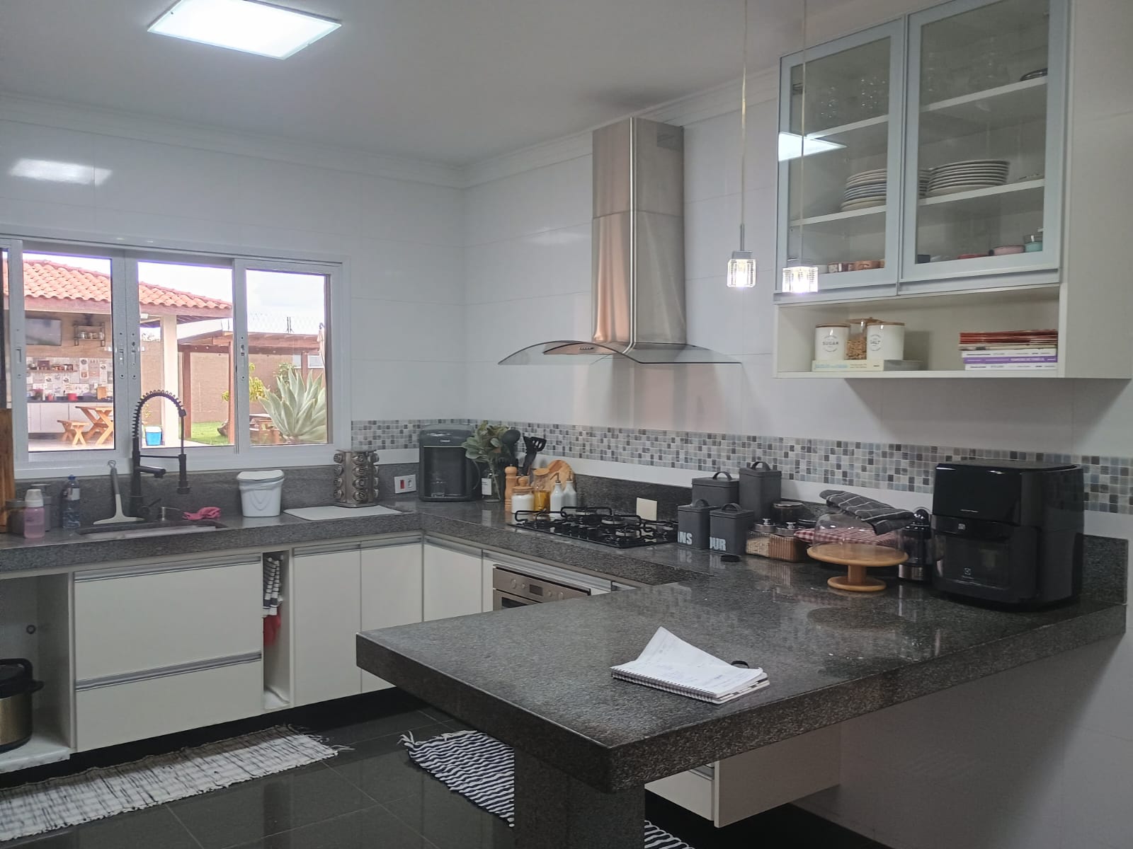 Casa Alto Padrão com Piscina, 4 Dormitórios e Vista Panorâmica em Itupeva!