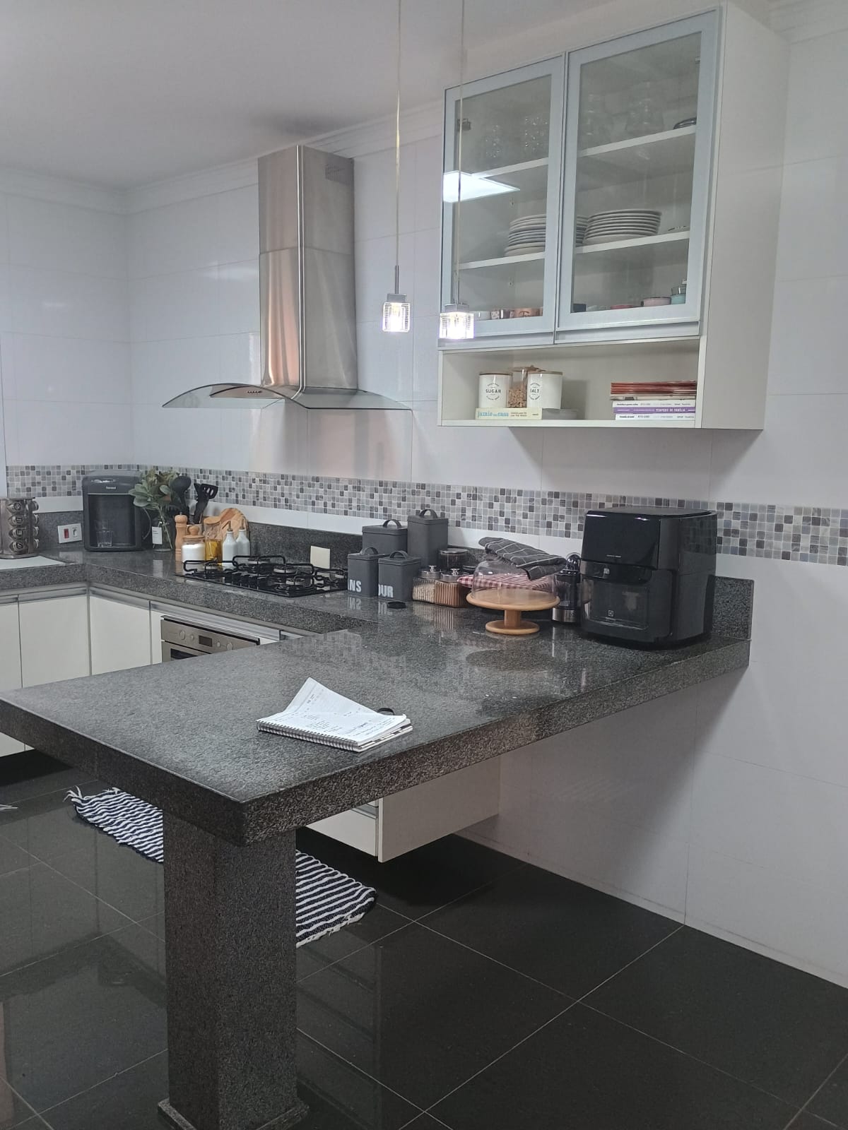 Casa Alto Padrão com Piscina, 4 Dormitórios e Vista Panorâmica em Itupeva!