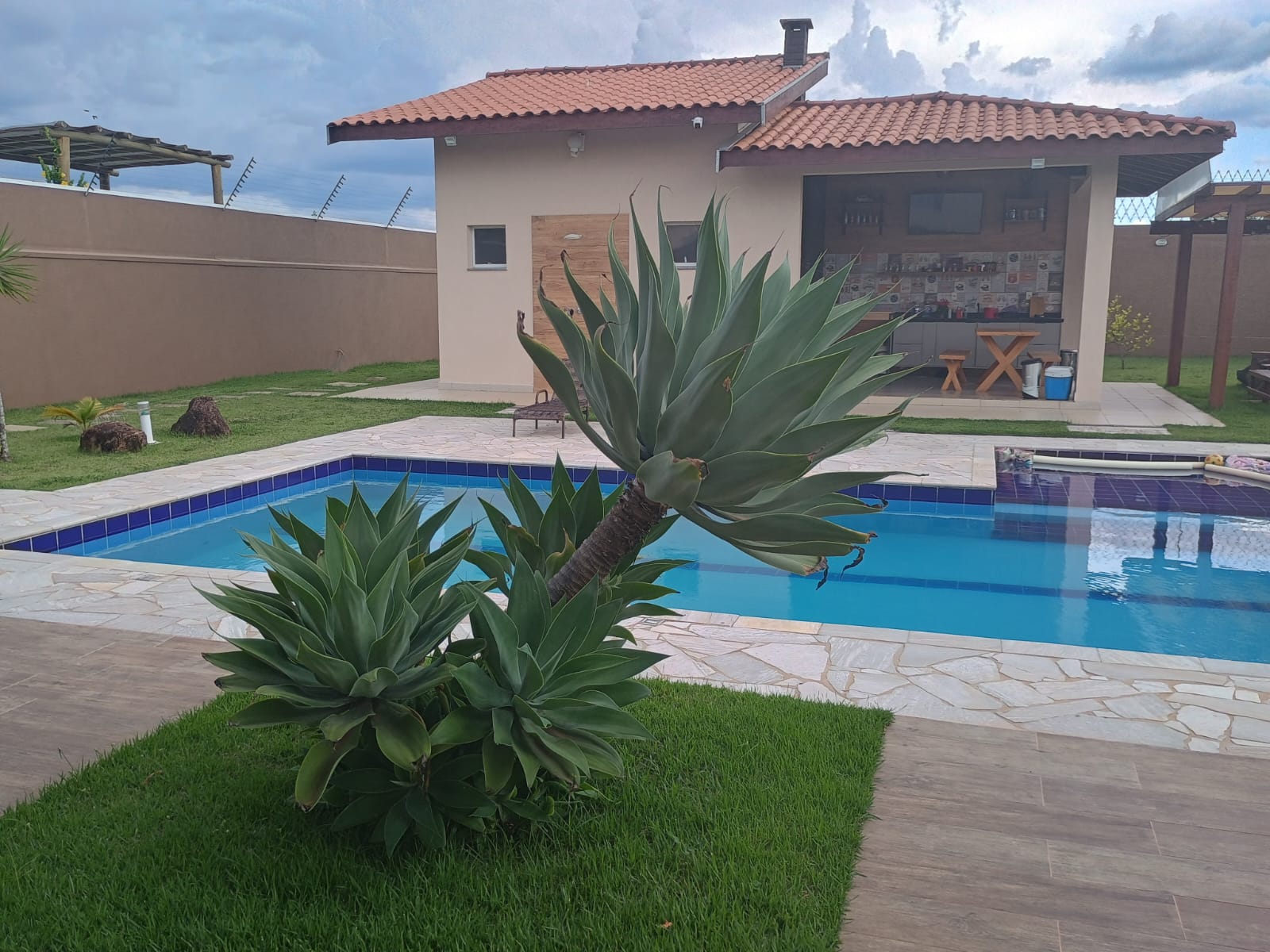 Casa Alto Padrão com Piscina, 4 Dormitórios e Vista Panorâmica em Itupeva!