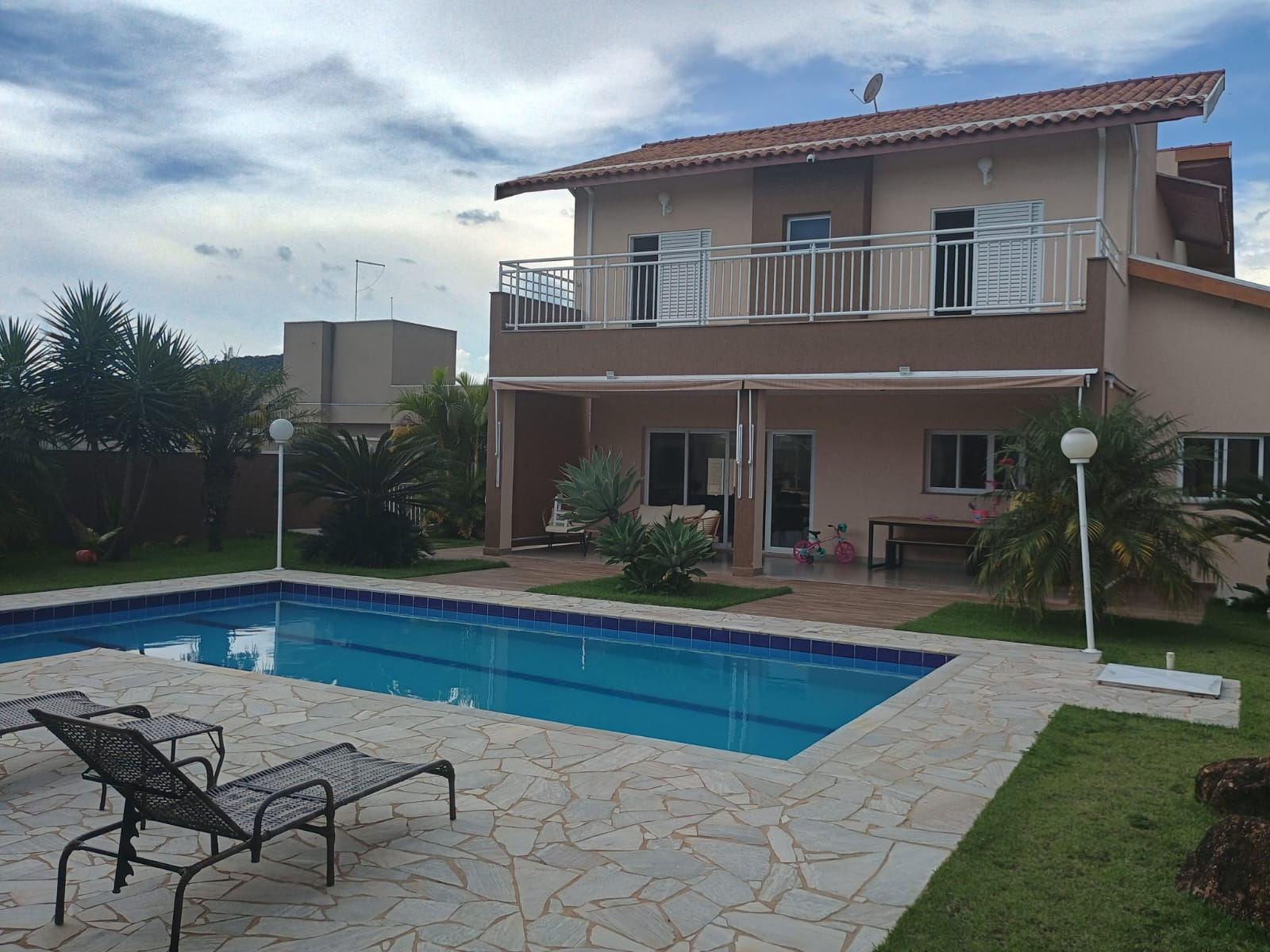 Casa Alto Padrão com Piscina, 4 Dormitórios e Vista Panorâmica em Itupeva!