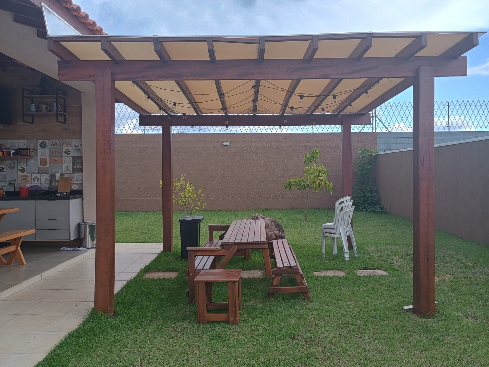 Casa Alto Padrão com Piscina, 4 Dormitórios e Vista Panorâmica em Itupeva!