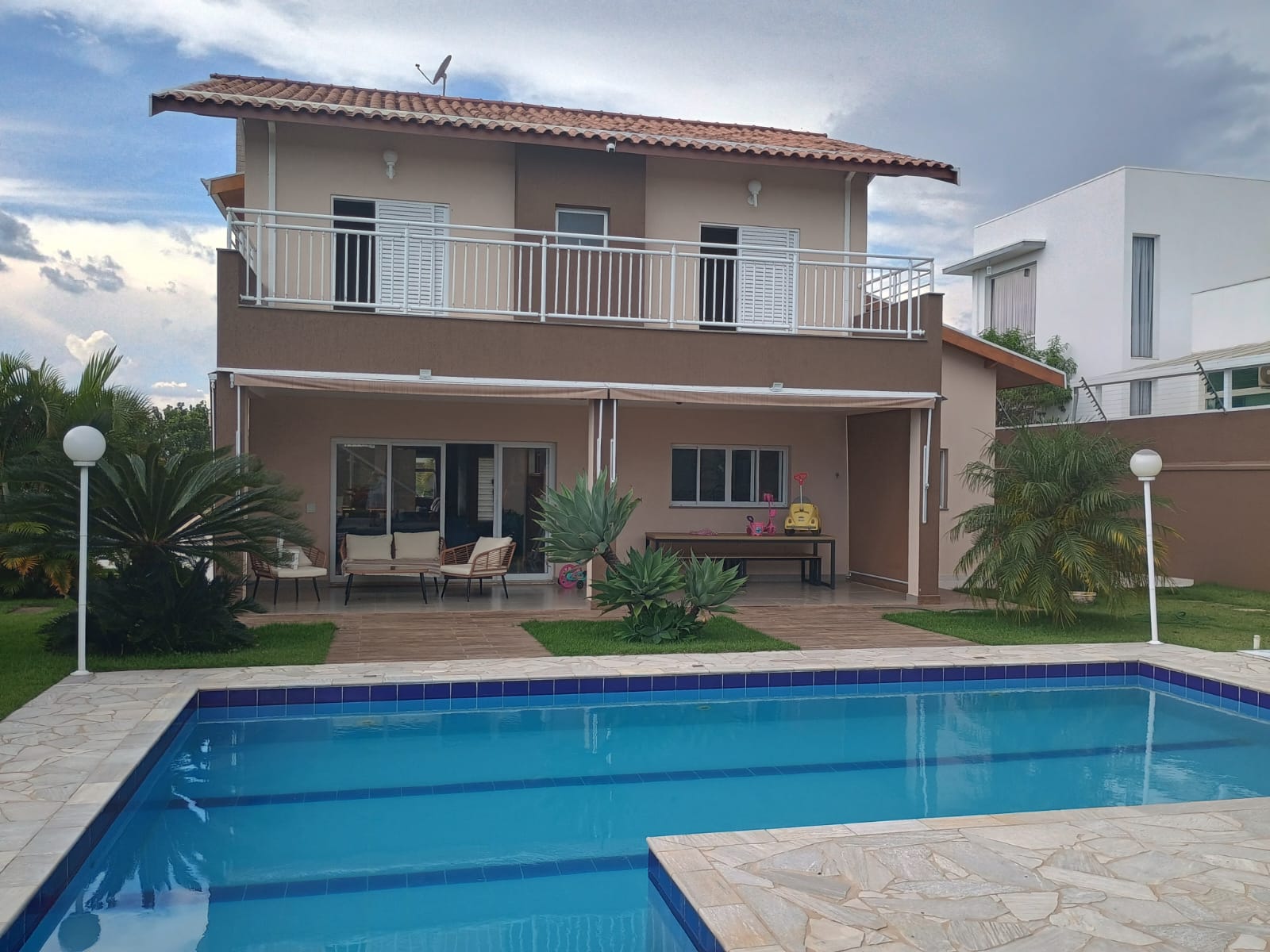 Casa Alto Padrão com Piscina, 4 Dormitórios e Vista Panorâmica em Itupeva!