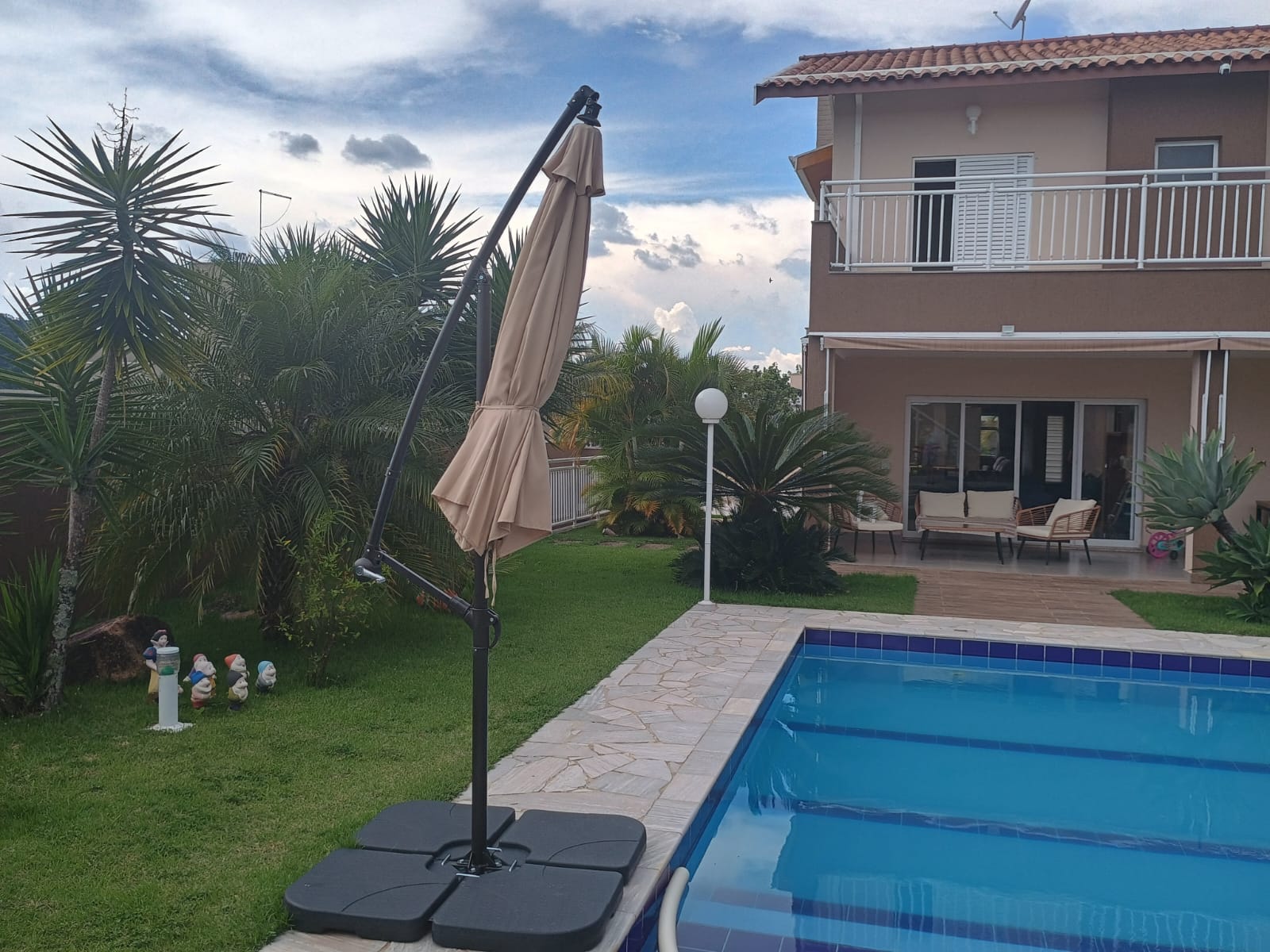 Casa Alto Padrão com Piscina, 4 Dormitórios e Vista Panorâmica em Itupeva!
