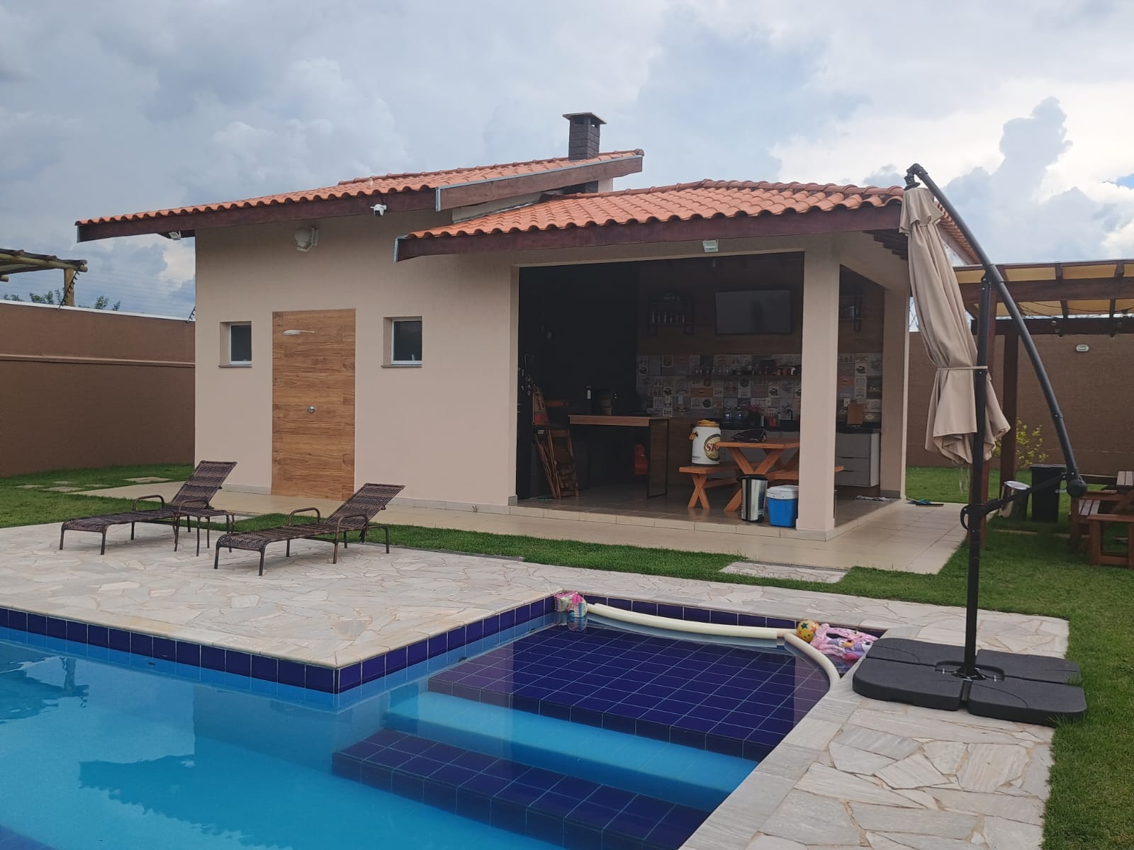 Casa Alto Padrão com Piscina, 4 Dormitórios e Vista Panorâmica em Itupeva!