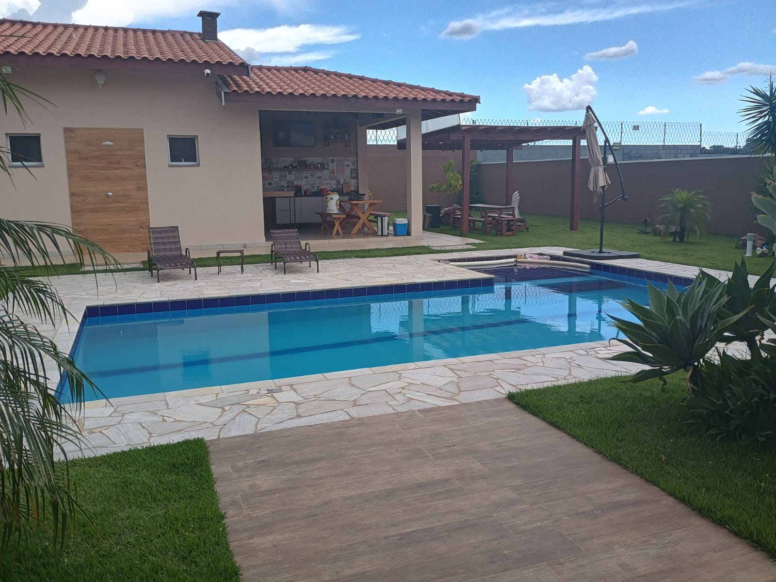 Casa Alto Padrão com Piscina, 4 Dormitórios e Vista Panorâmica em Itupeva!