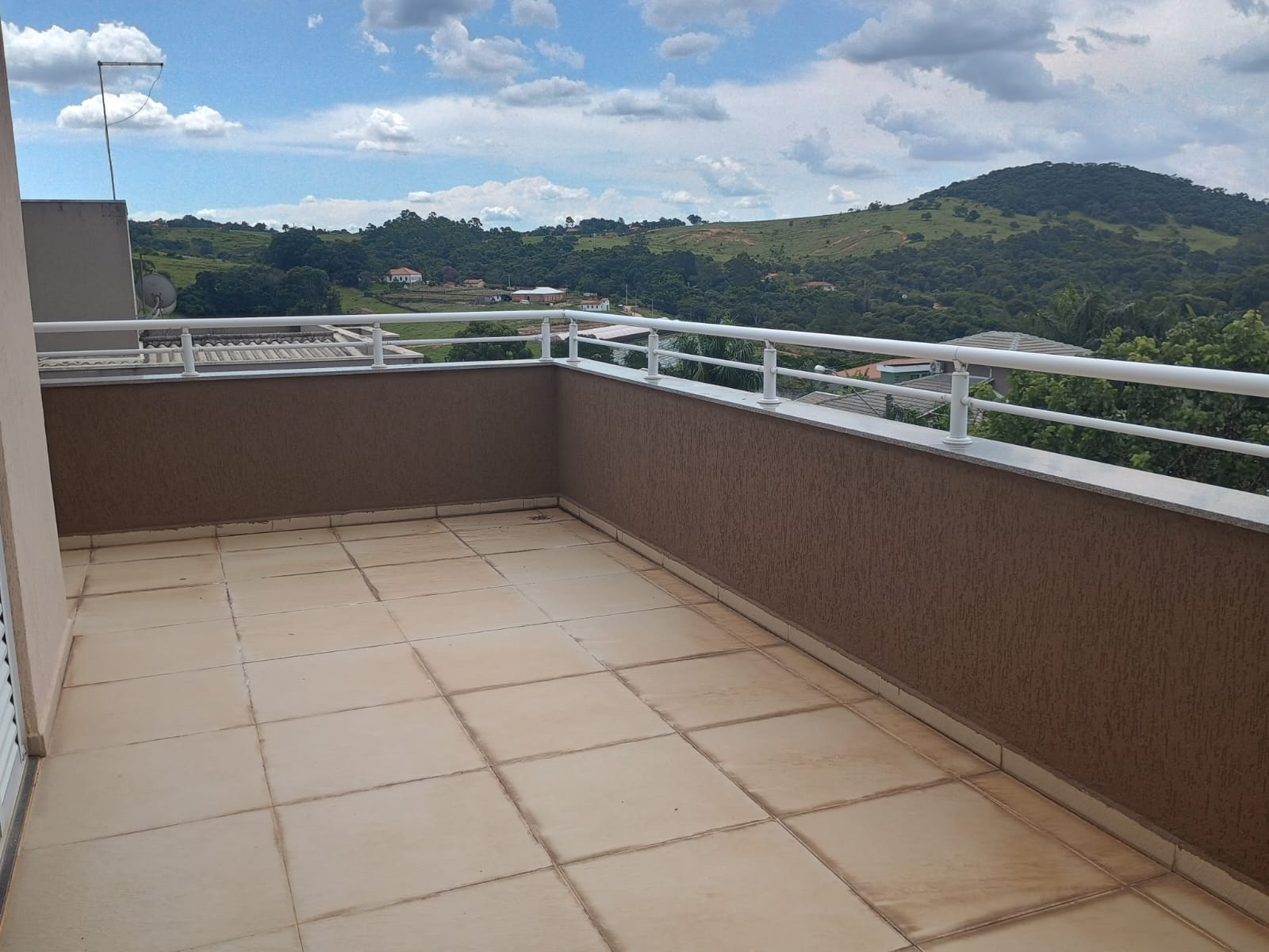 Casa Alto Padrão com Piscina, 4 Dormitórios e Vista Panorâmica em Itupeva!