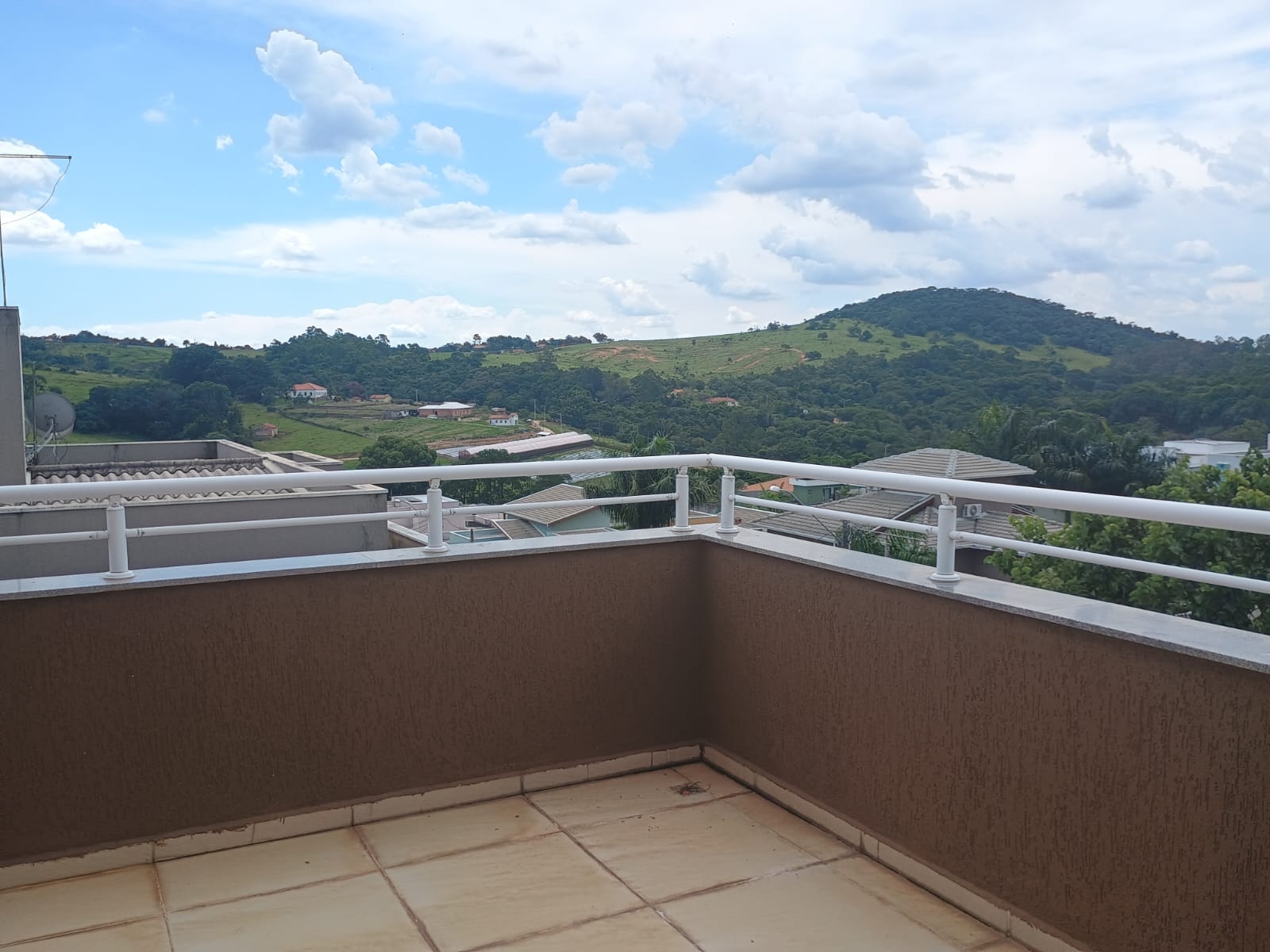 Casa Alto Padrão com Piscina, 4 Dormitórios e Vista Panorâmica em Itupeva!