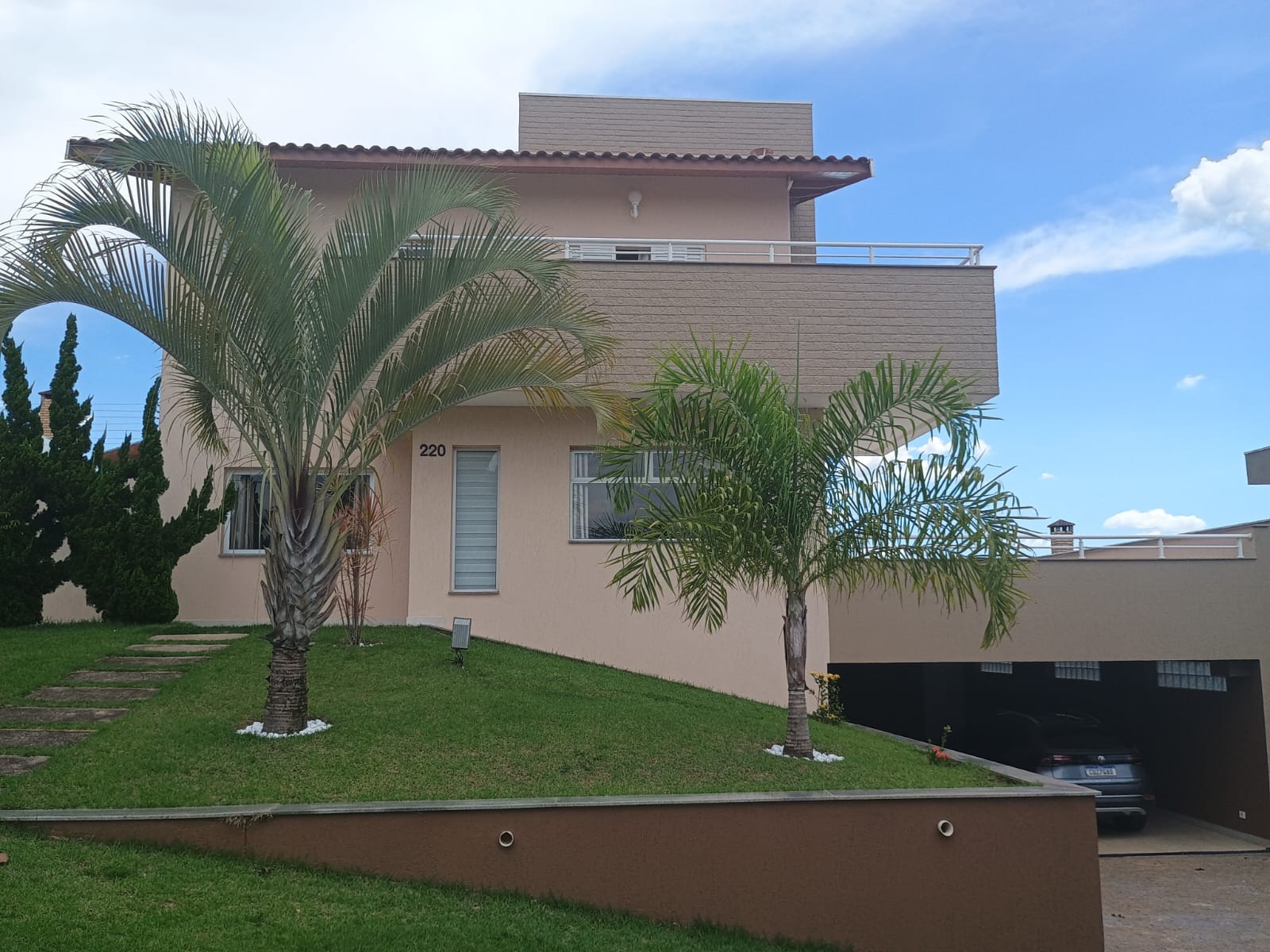 Casa Alto Padrão com Piscina, 4 Dormitórios e Vista Panorâmica em Itupeva!