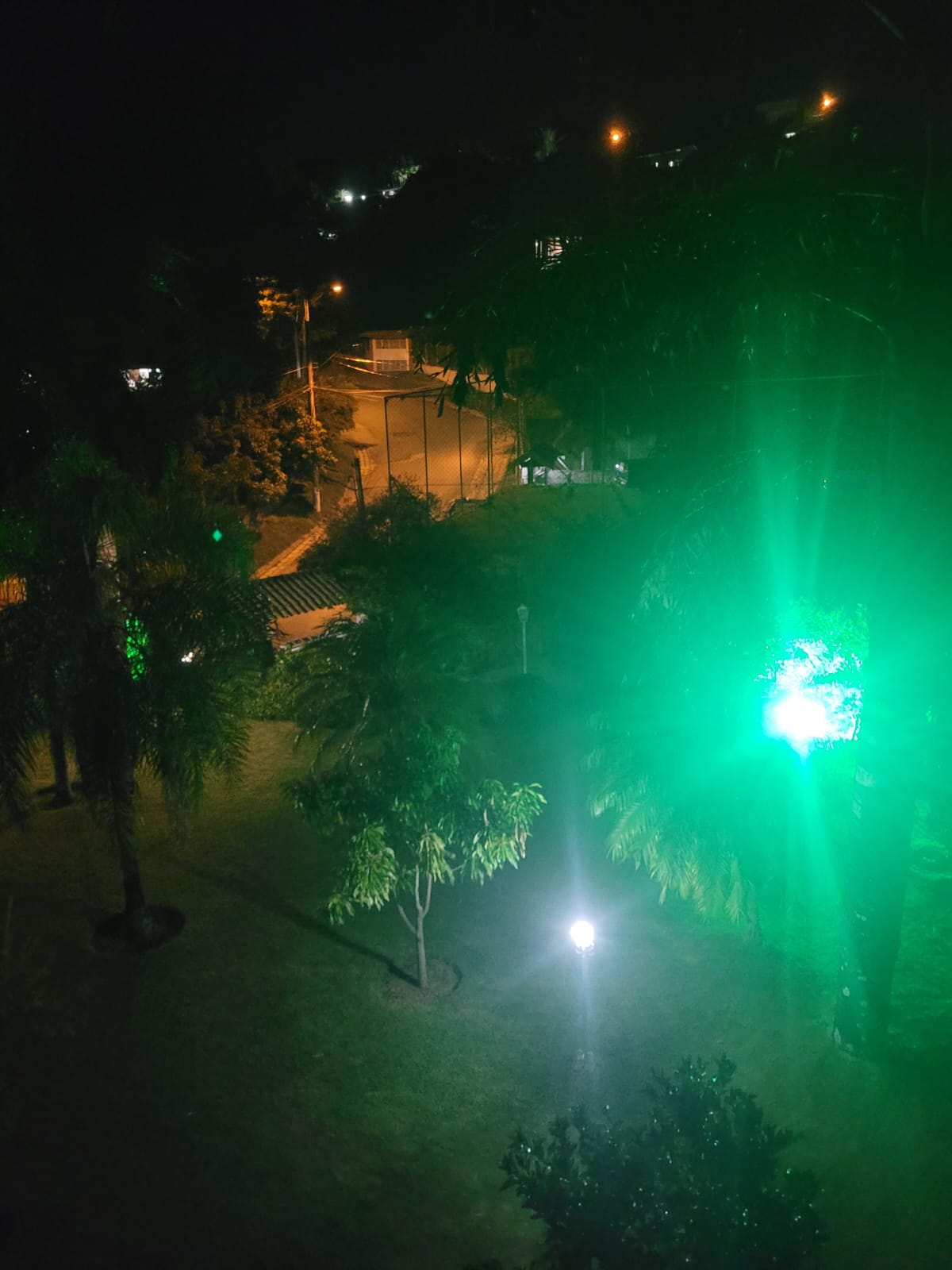 Casa Térrea com 3 dormitórios e Piscina a Venda no Condomínio Jardim do Ribeirão I