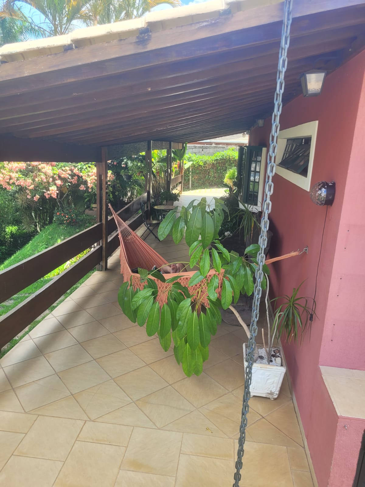 Casa Térrea com 3 dormitórios e Piscina a Venda no Condomínio Jardim do Ribeirão I