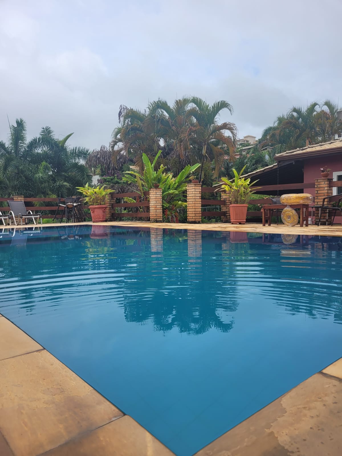 Casa Térrea com 3 dormitórios e Piscina a Venda no Condomínio Jardim do Ribeirão I