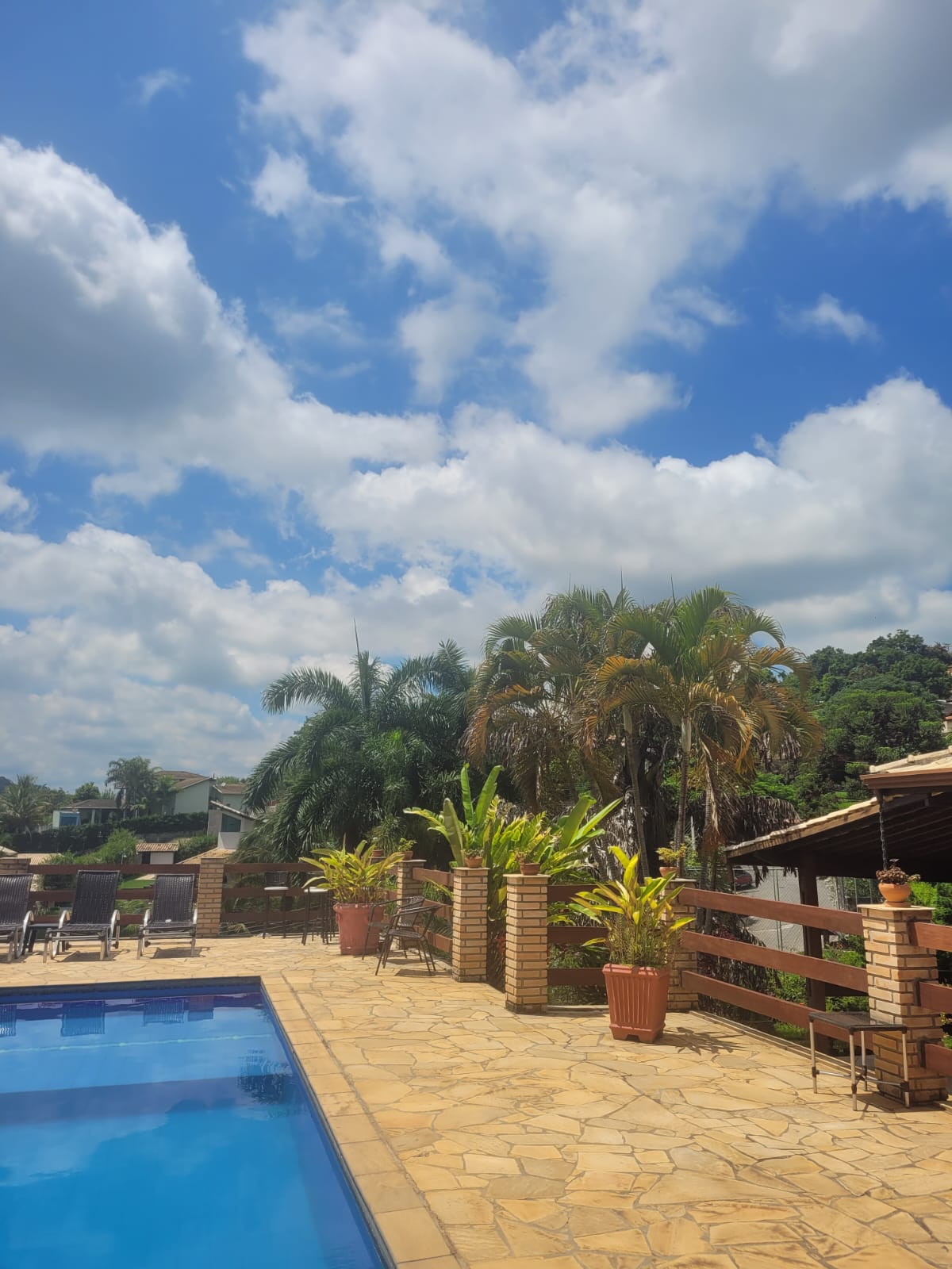 Casa Térrea com 3 dormitórios e Piscina a Venda no Condomínio Jardim do Ribeirão I
