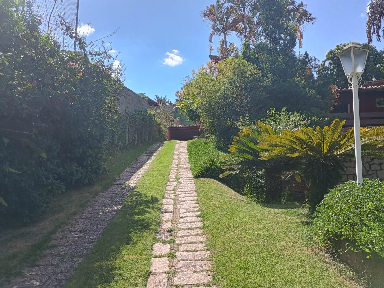 Casa Térrea com 3 dormitórios e Piscina a Venda no Condomínio Jardim do Ribeirão I