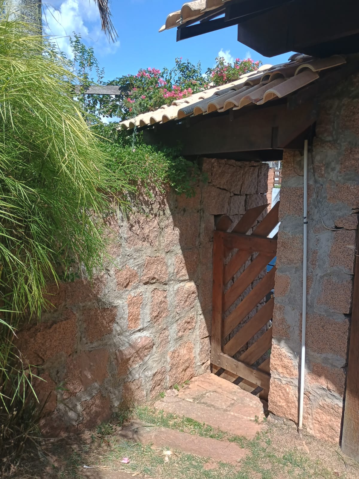 Casa Térrea com 3 dormitórios e Piscina a Venda no Condomínio Jardim do Ribeirão I