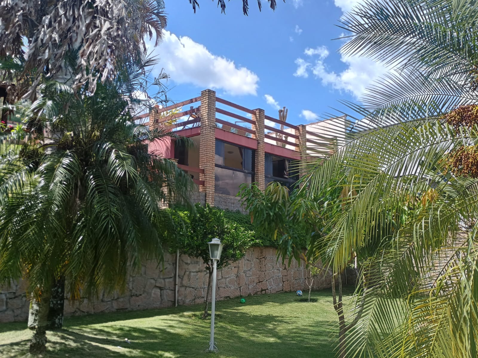 Casa Térrea com 3 dormitórios e Piscina a Venda no Condomínio Jardim do Ribeirão I