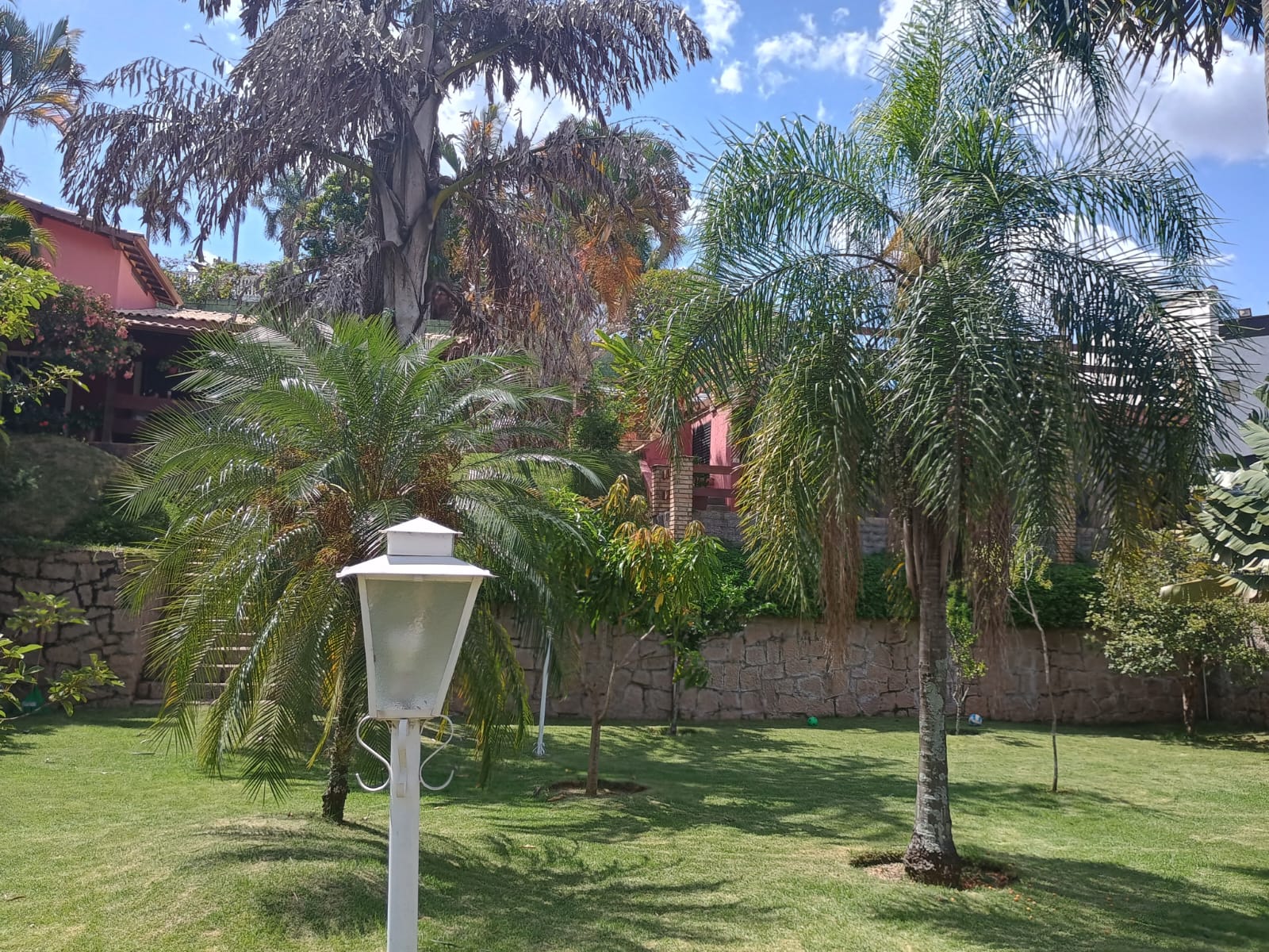 Casa Térrea com 3 dormitórios e Piscina a Venda no Condomínio Jardim do Ribeirão I