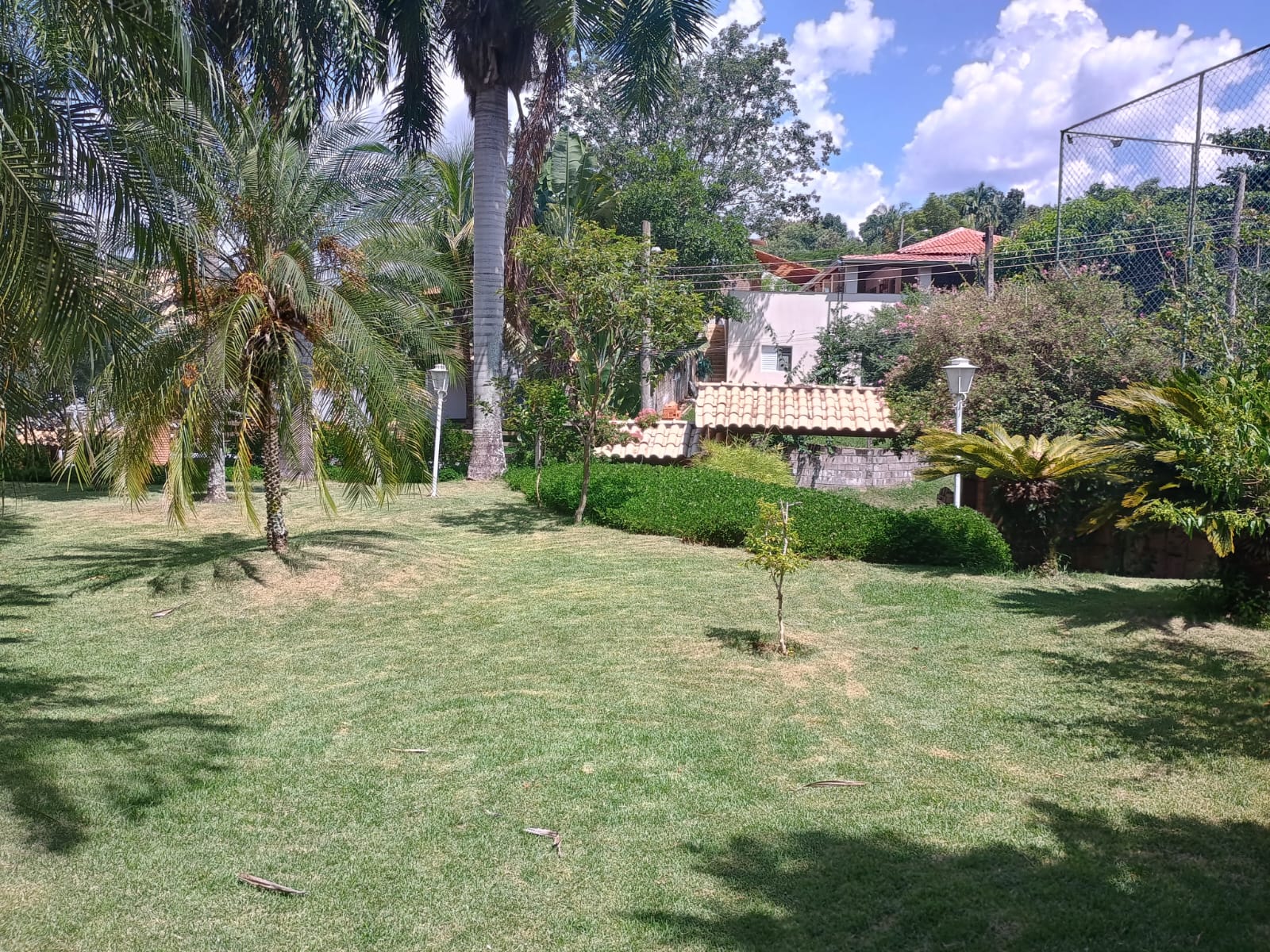 Casa Térrea com 3 dormitórios e Piscina a Venda no Condomínio Jardim do Ribeirão I