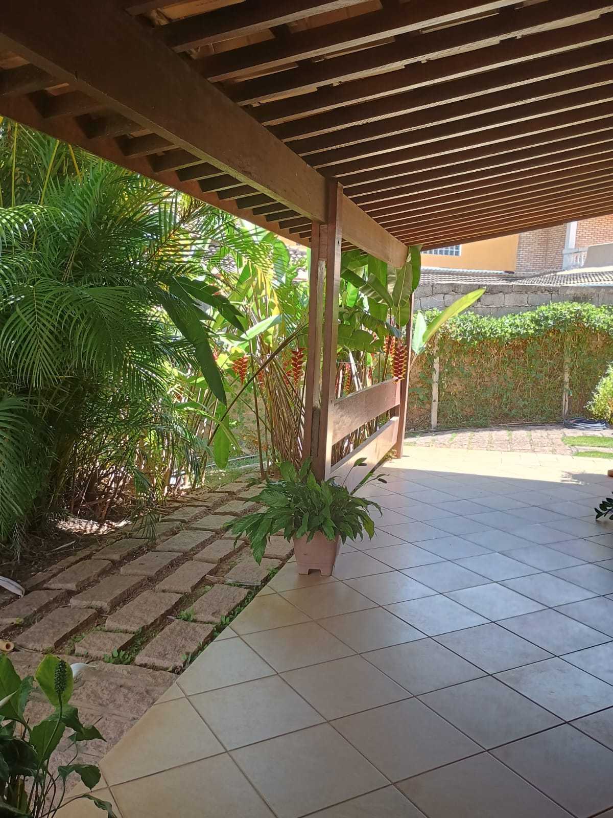 Casa Térrea com 3 dormitórios e Piscina a Venda no Condomínio Jardim do Ribeirão I