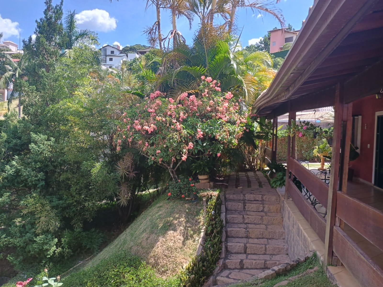 Casa Térrea com 3 dormitórios e Piscina a Venda no Condomínio Jardim do Ribeirão I