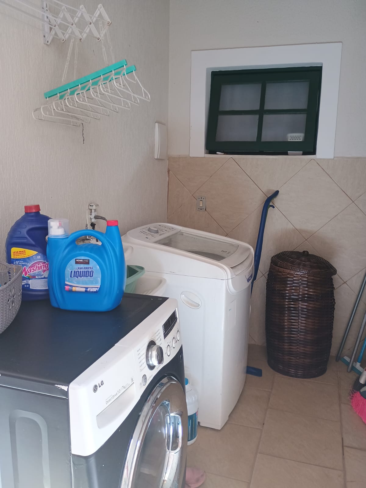 Casa Térrea com 3 dormitórios e Piscina a Venda no Condomínio Jardim do Ribeirão I
