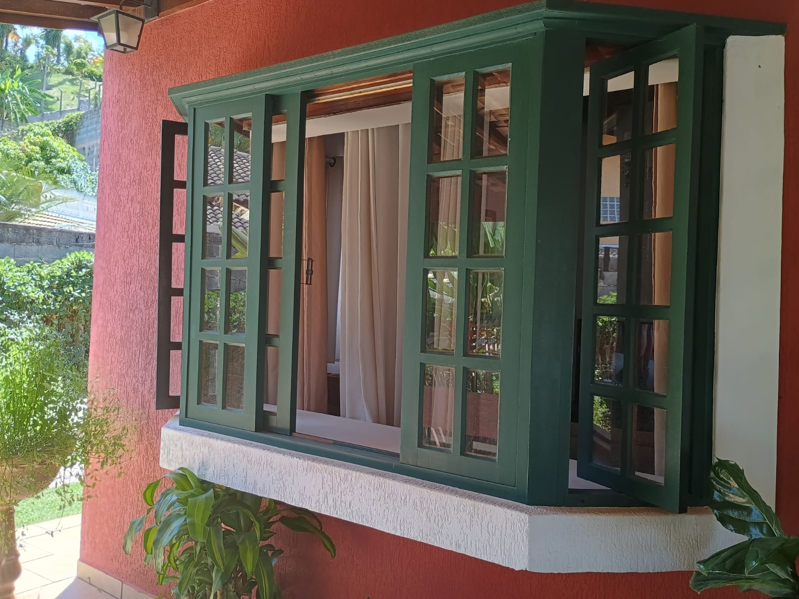 Casa Térrea com 3 dormitórios e Piscina a Venda no Condomínio Jardim do Ribeirão I