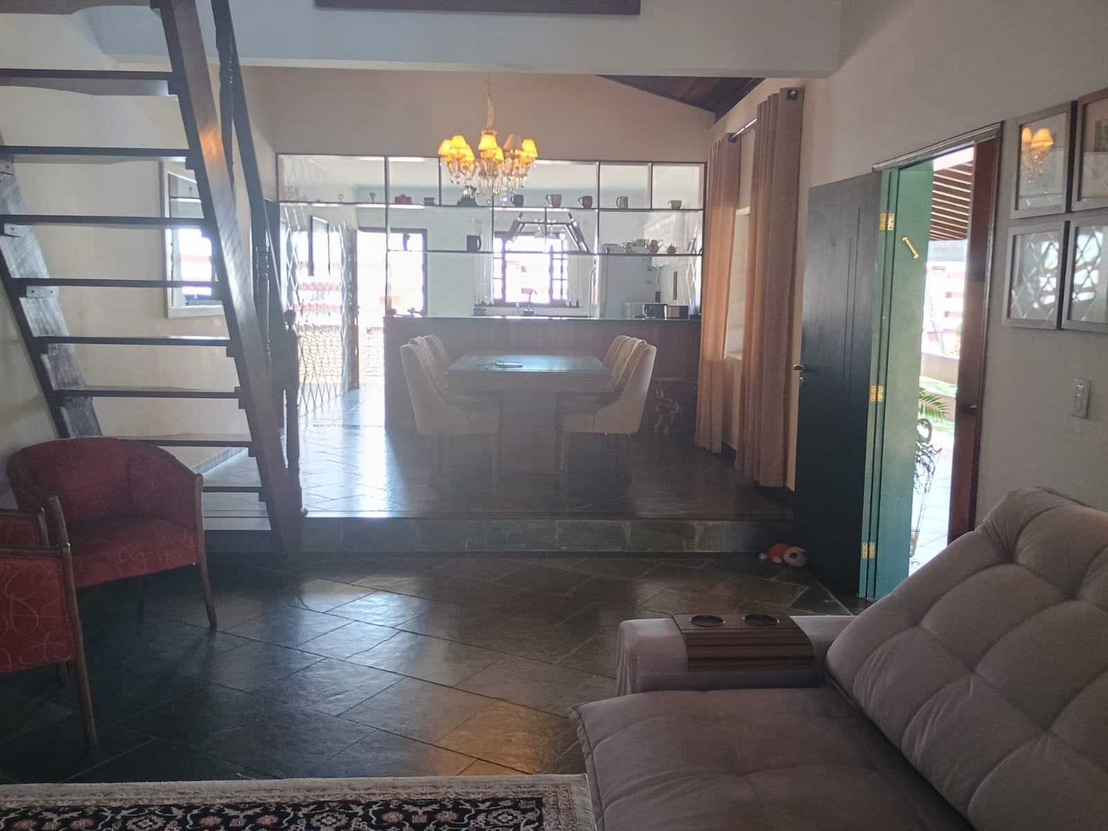 Casa Térrea com 3 dormitórios e Piscina a Venda no Condomínio Jardim do Ribeirão I