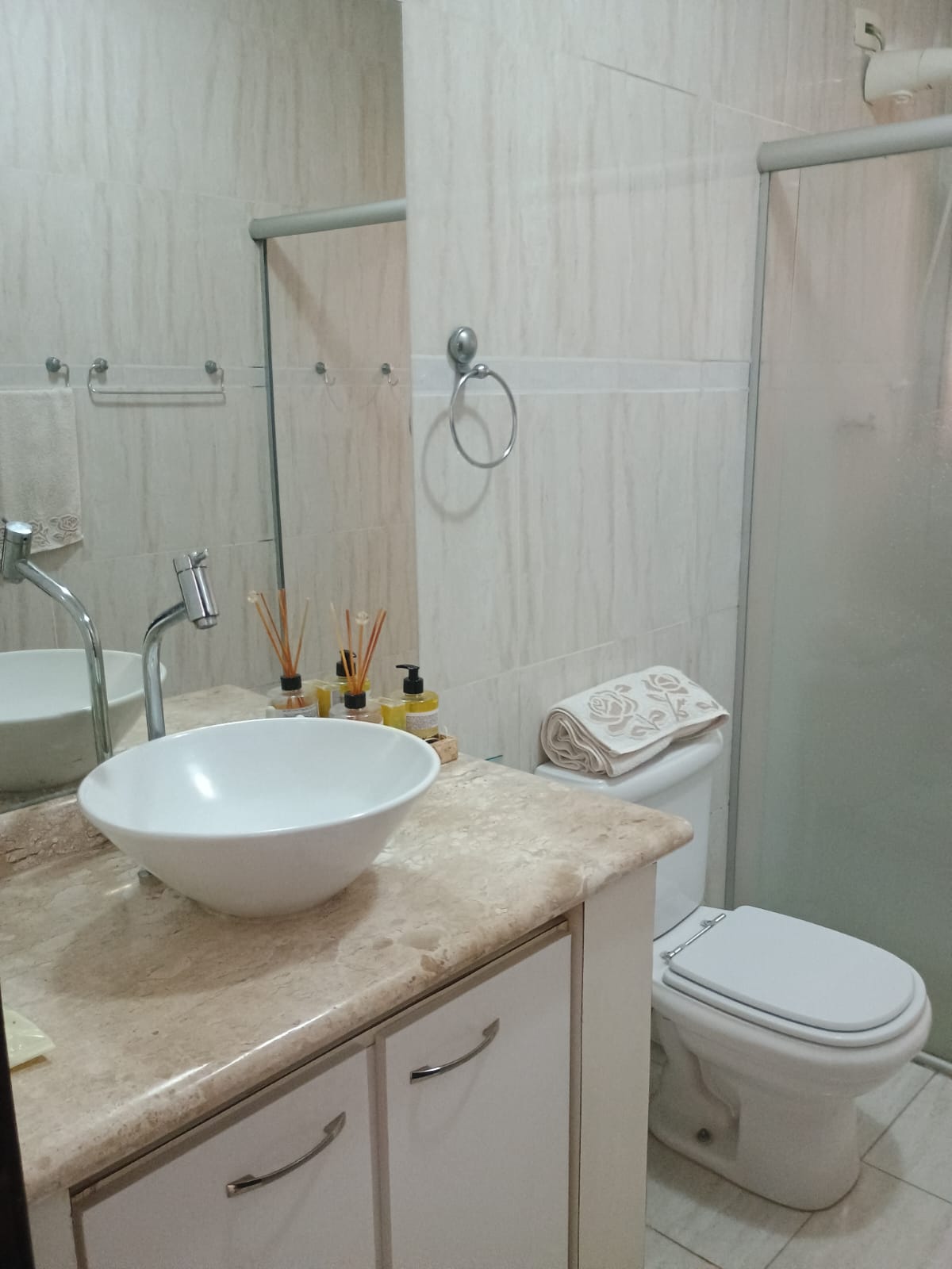 Casa Térrea com 3 dormitórios e Piscina a Venda no Condomínio Jardim do Ribeirão I