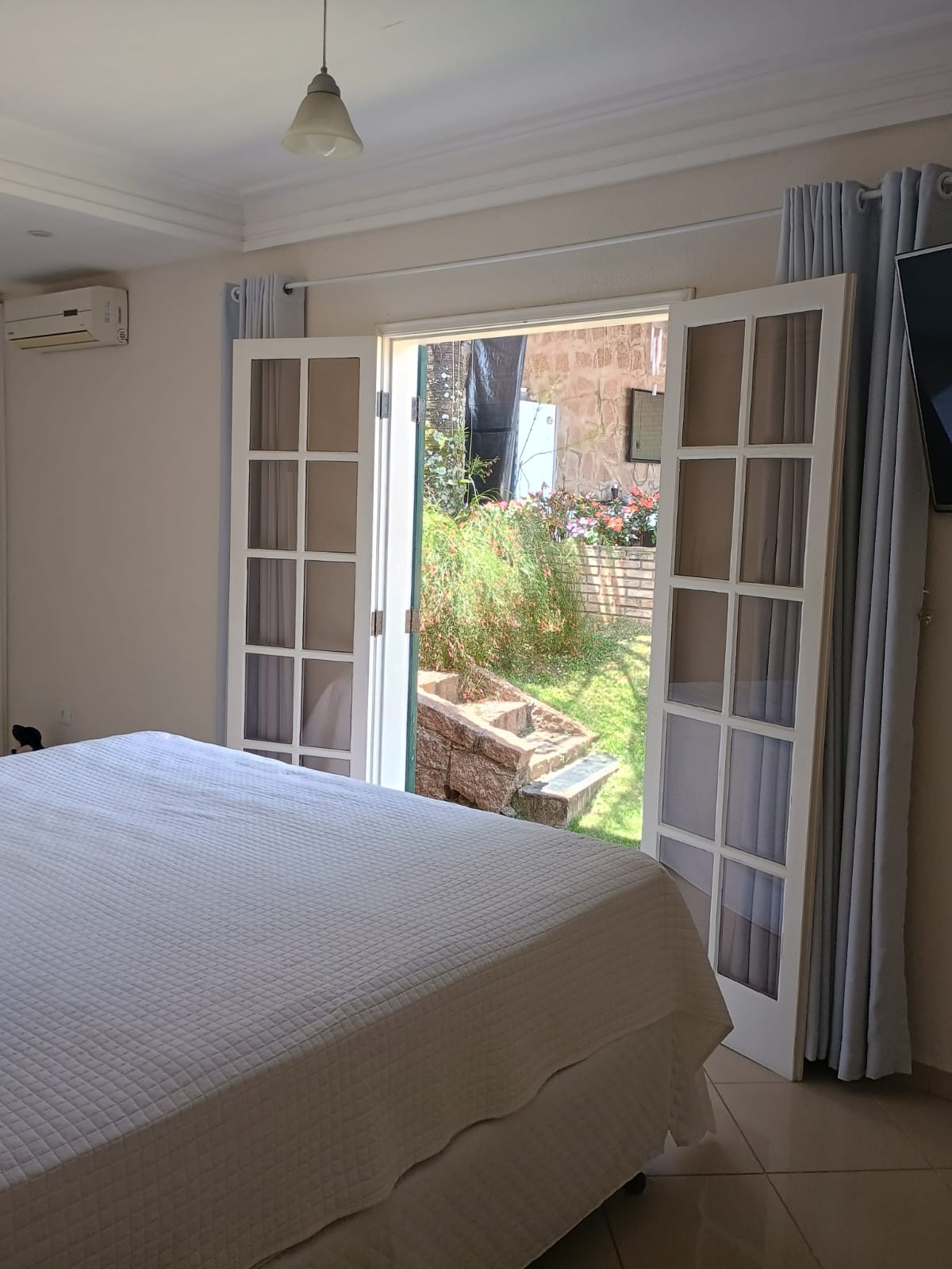 Casa Térrea com 3 dormitórios e Piscina a Venda no Condomínio Jardim do Ribeirão I