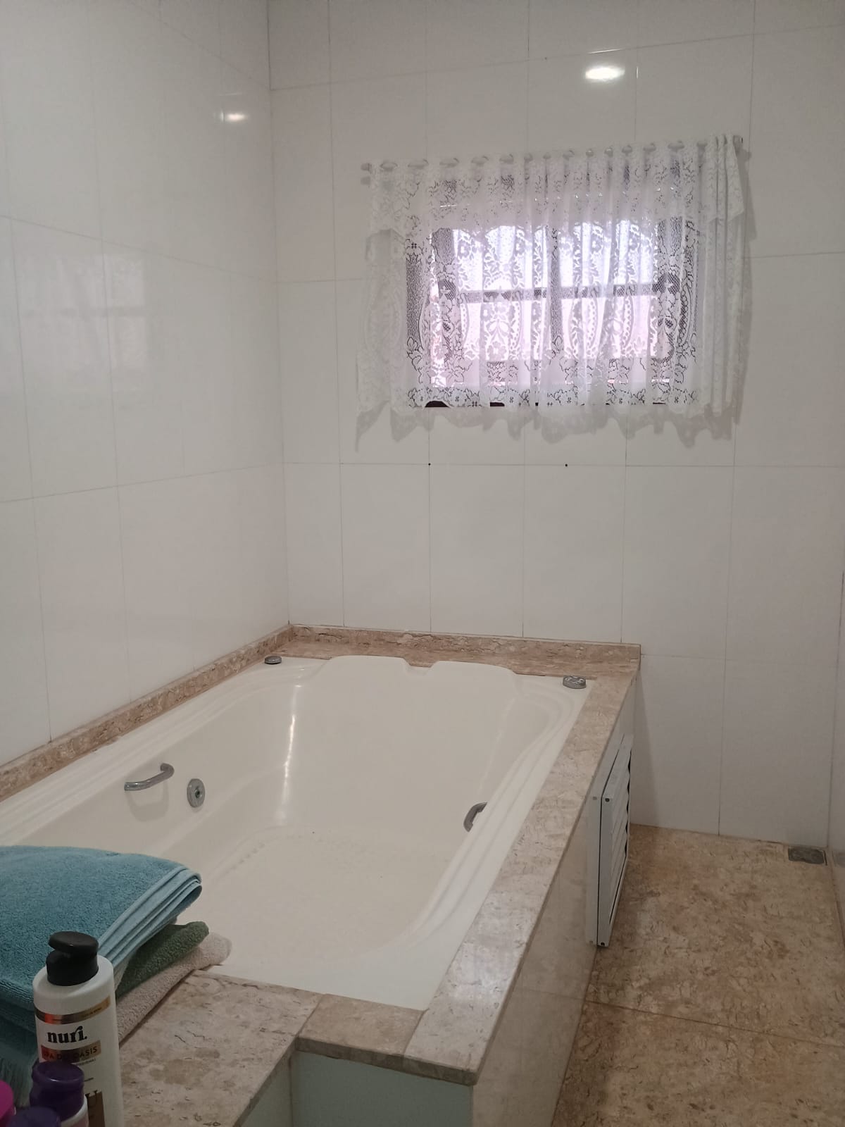 Casa Térrea com 3 dormitórios e Piscina a Venda no Condomínio Jardim do Ribeirão I