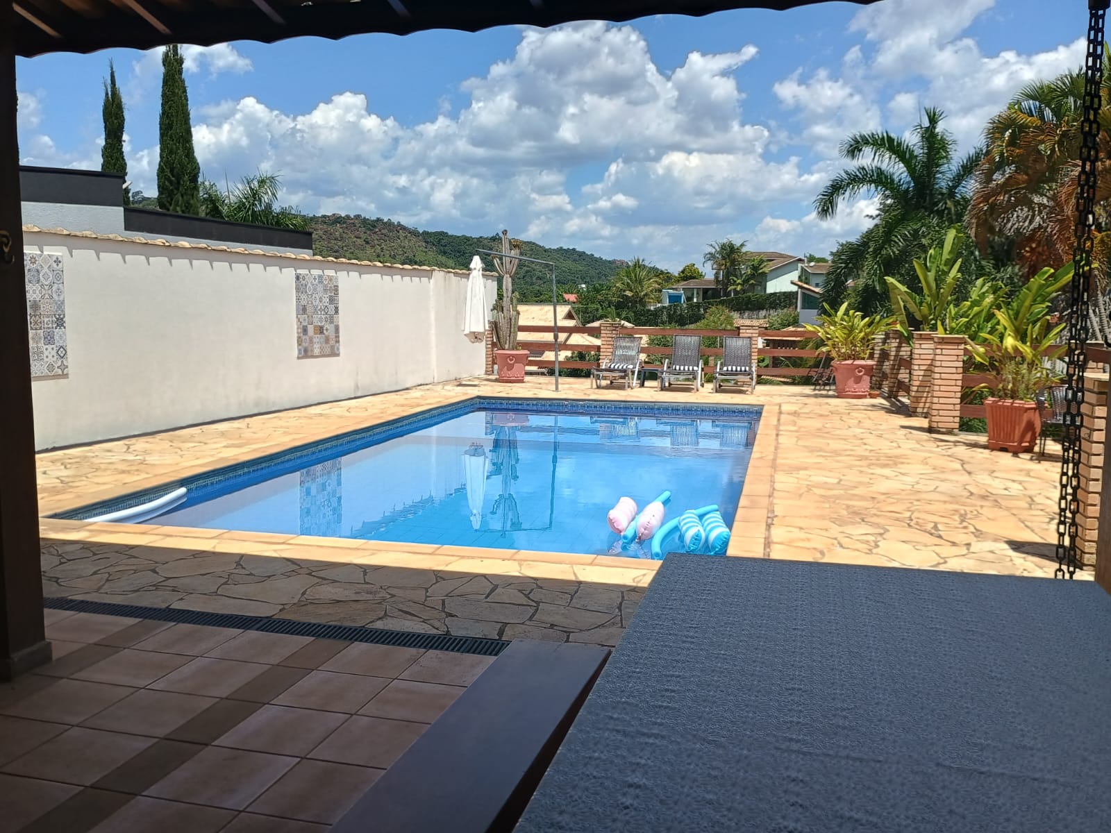 Casa Térrea com 3 dormitórios e Piscina a Venda no Condomínio Jardim do Ribeirão I