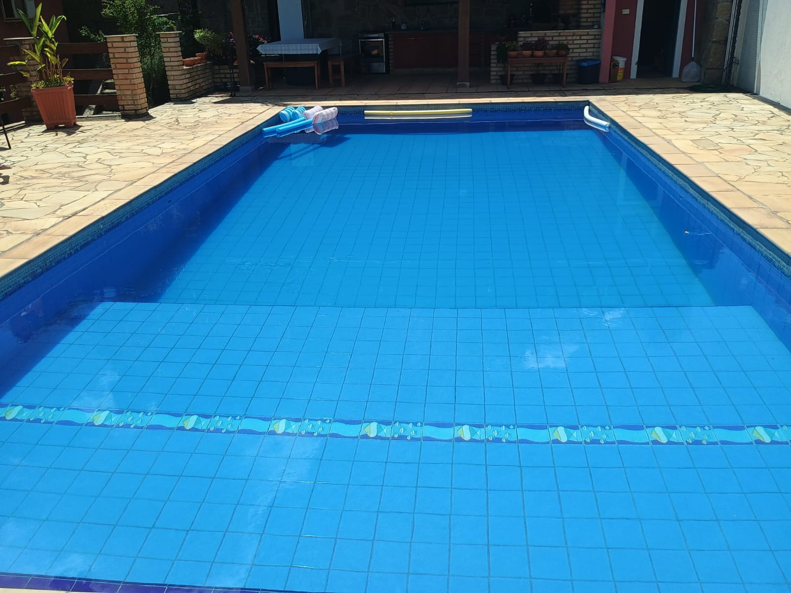 Casa Térrea com 3 dormitórios e Piscina a Venda no Condomínio Jardim do Ribeirão I